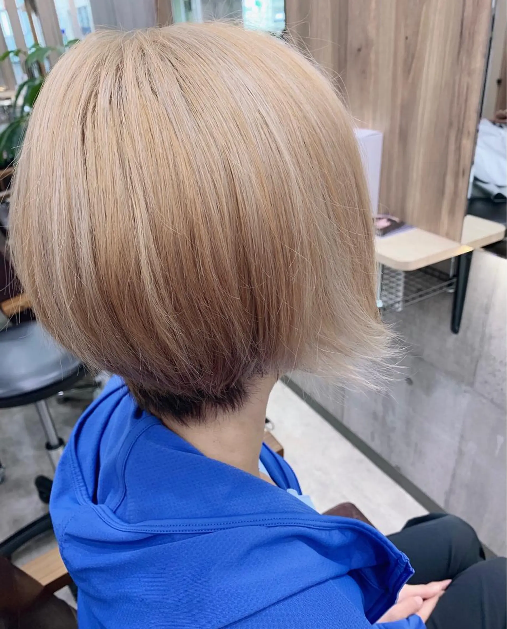 ショート カラー バレイヤージュ ブリーチ ブロンド ダブルカラー グラデーションカラー ヘアカラー hair salon mementoのヘアスタイル