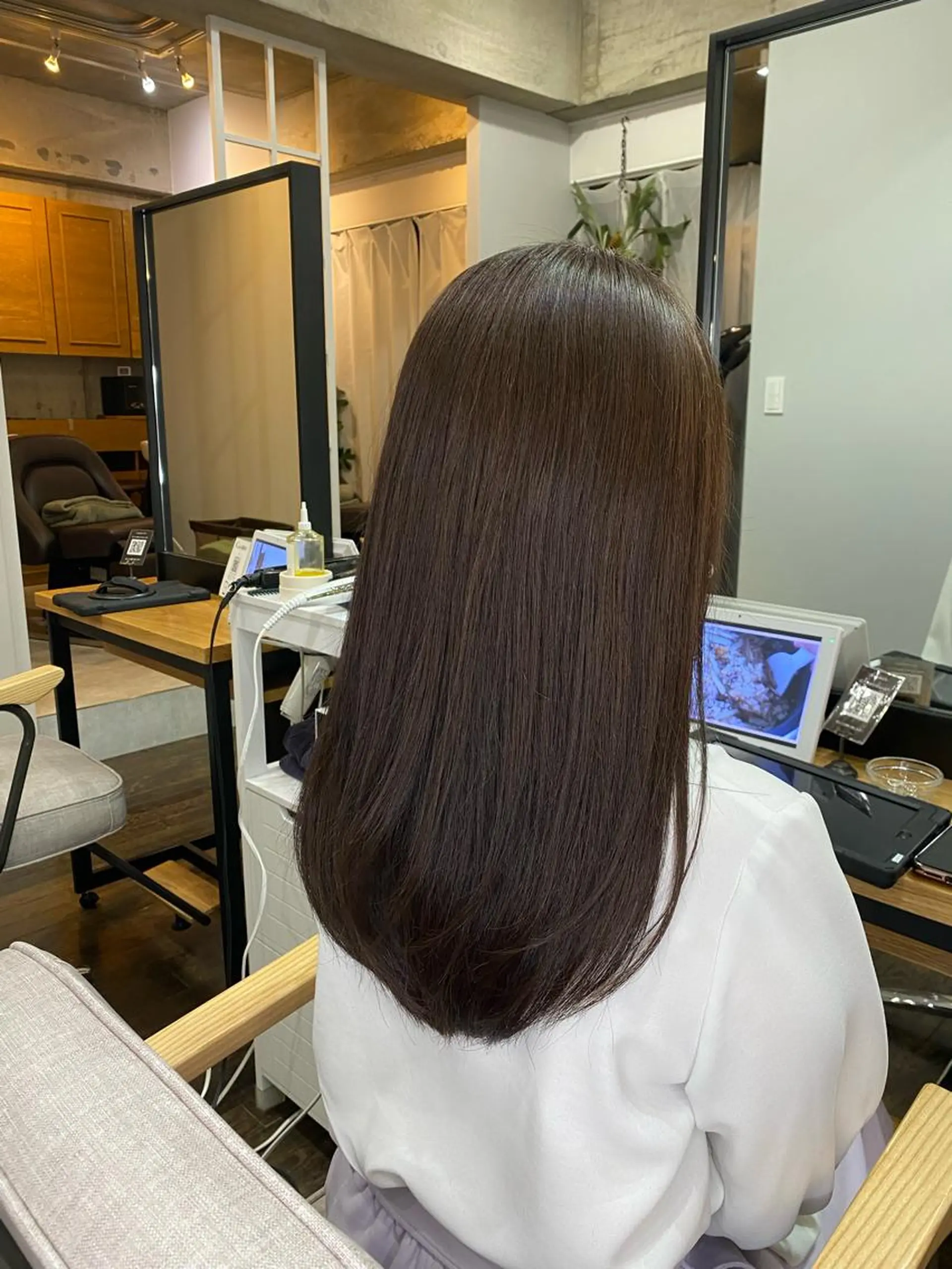 セミロング カラー グレージュ ミルクティーグレージュ 髪質改善 トリートメント 統括マネージャー/ 髪のドクター/前原悟のヘアスタイル