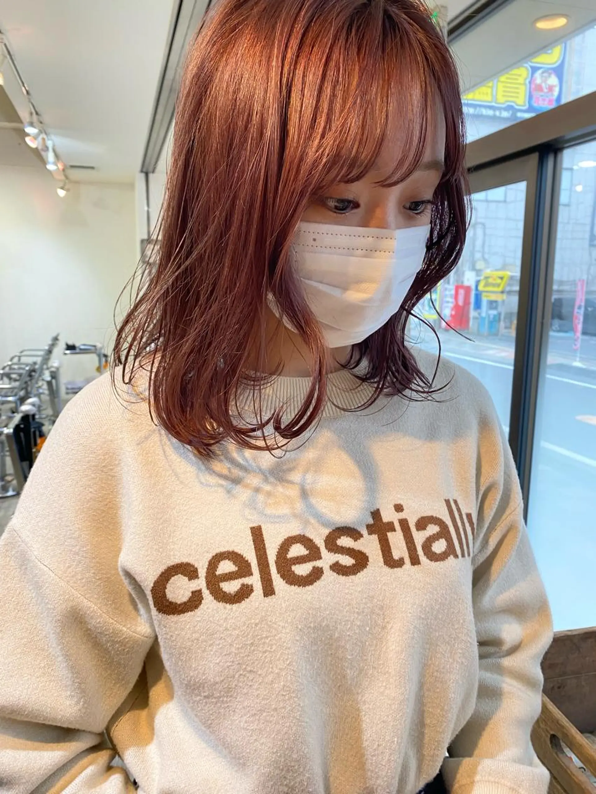 ミディアム W所属・小林 朋花のヘアスタイル