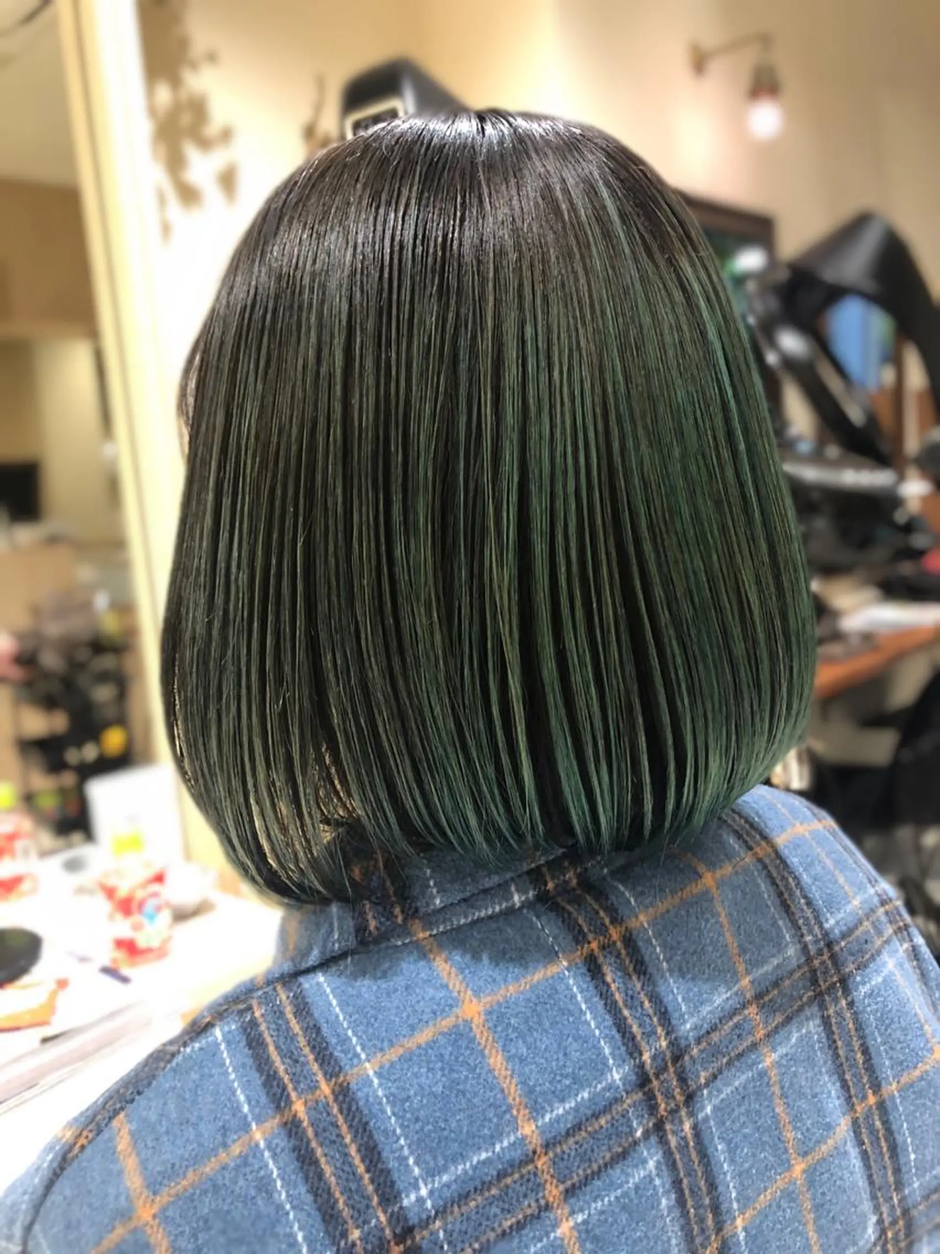 ショート カラー バレイヤージュ グラデーションカラー ハイライトカラー ミント ミントグリーン 大岩 茉愉のヘアスタイル