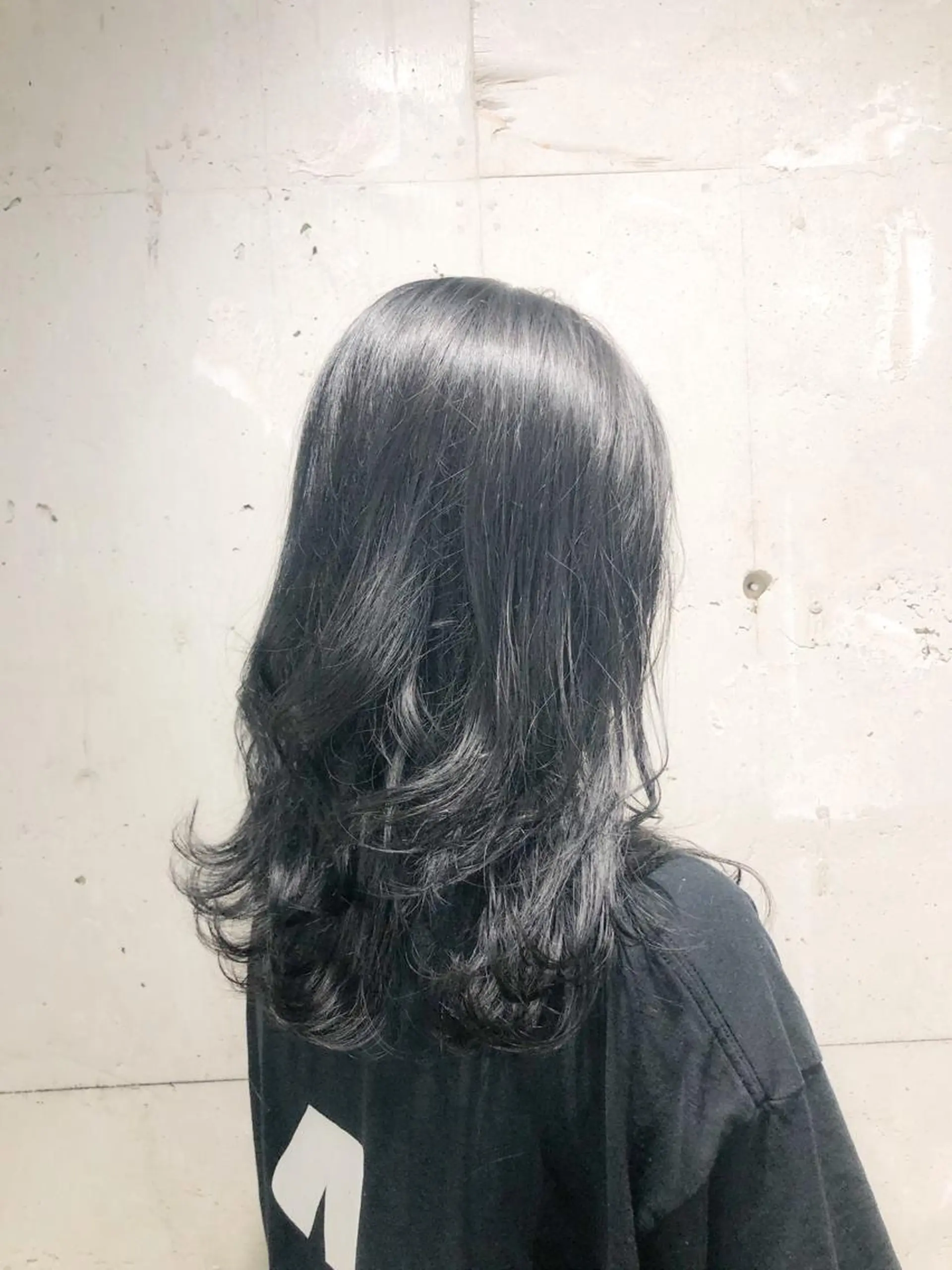 ミディアム カラー パーマ ヘアアレンジ メンズ キッズ ネイル マツエク・マツパ 黒髪 ブルーカラー ブルーブラック レイヤーカット ブルー Rene'所属・当日予約⭕️ yuriのヘアスタイル