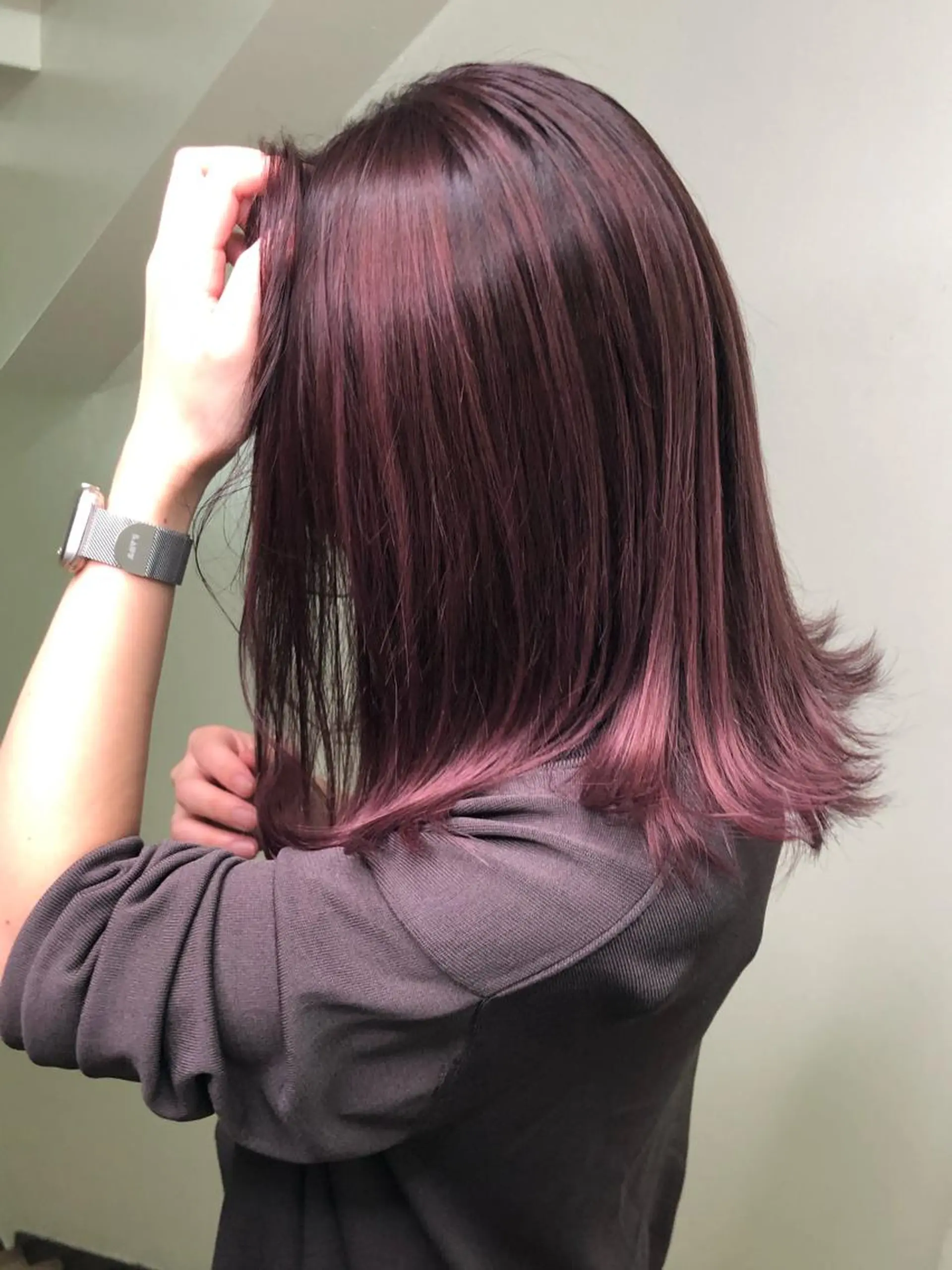 ミディアム レイヤーカット eL HAIR SALON なんば店所属・ブリーチカラー特化 /焼田貴明のヘアスタイル