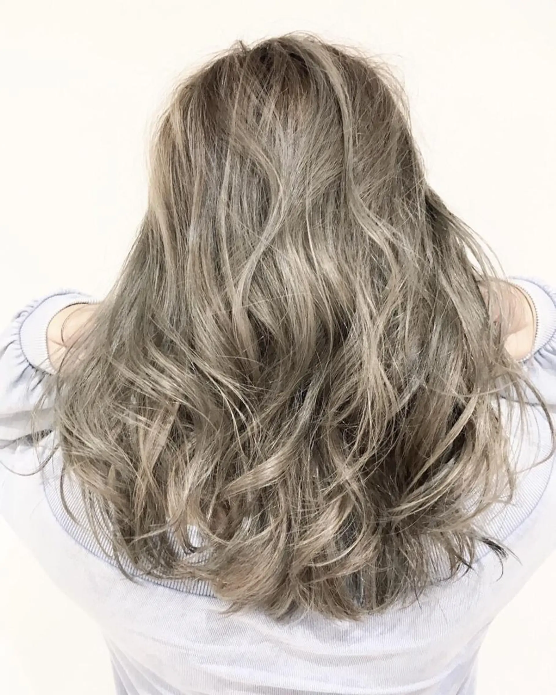 セミロング カラー ブリーチ イルミナカラー ヘアカラー ハイライト/髪質改善 ✂️十河祐輝のヘアスタイル