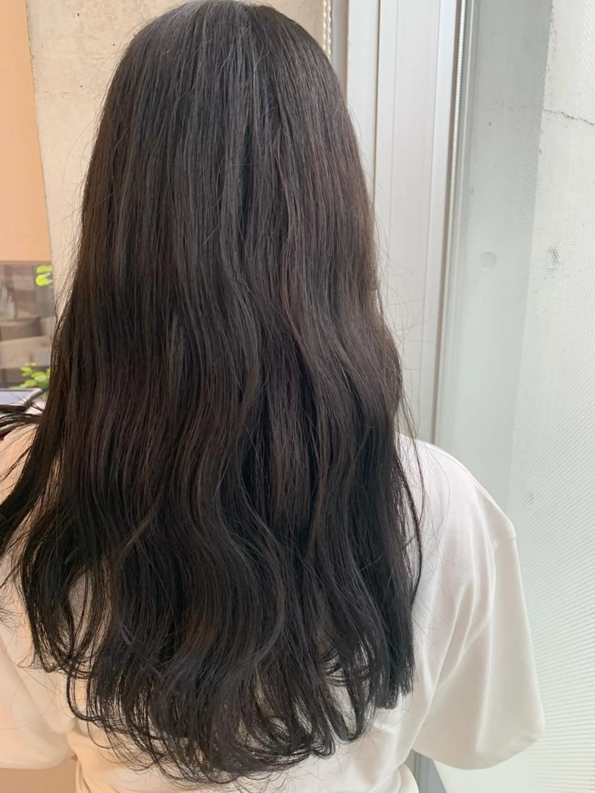 ロング カラー 青柳 有咲のヘアスタイル