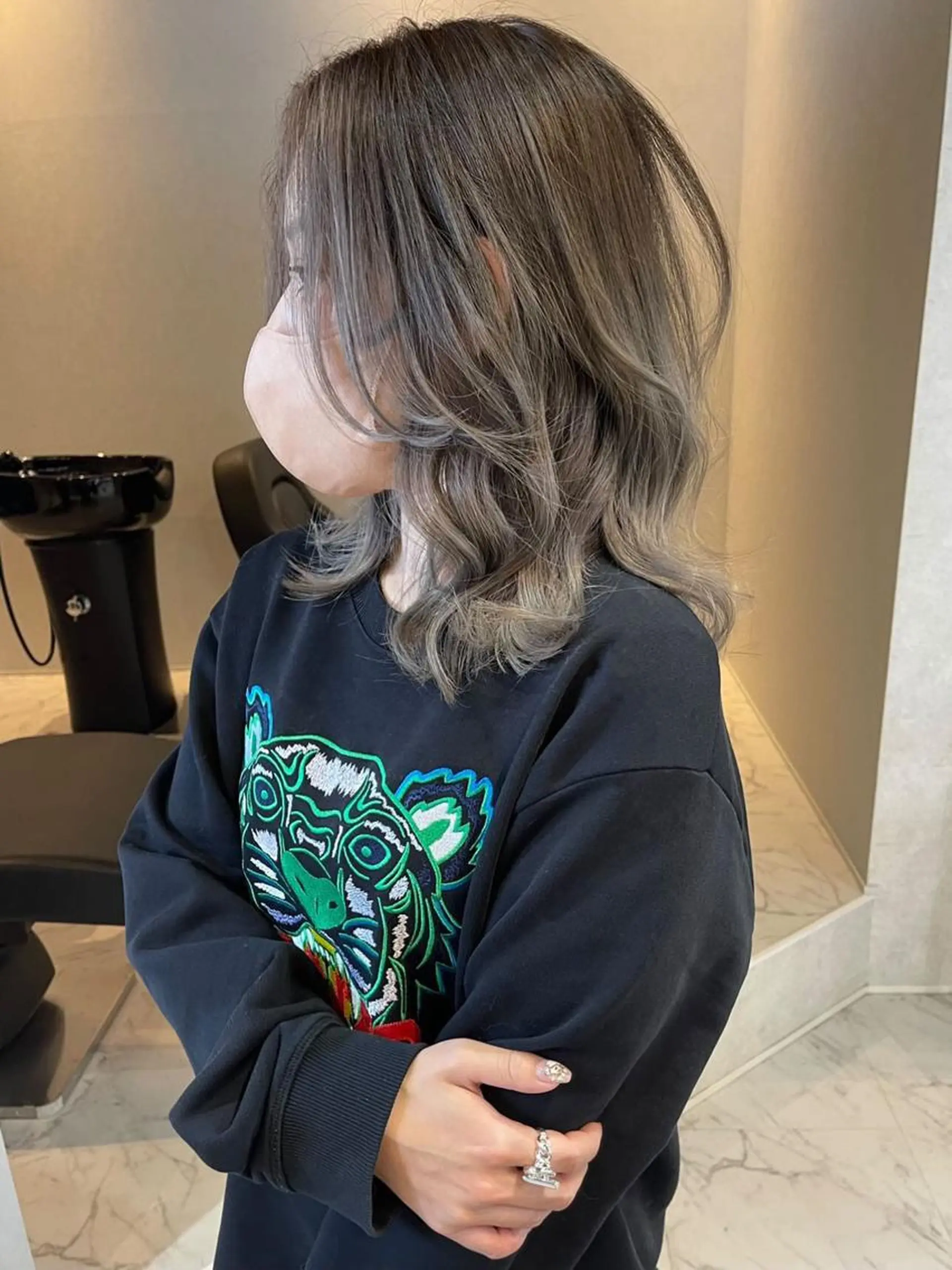 ミディアム カラー ヘアアレンジ バレイヤージュ デザインカラー ハイライトカラー 外国人風カラー ハイライト アンドウ ユウ/ レイヤーカット/韓国のヘアスタイル