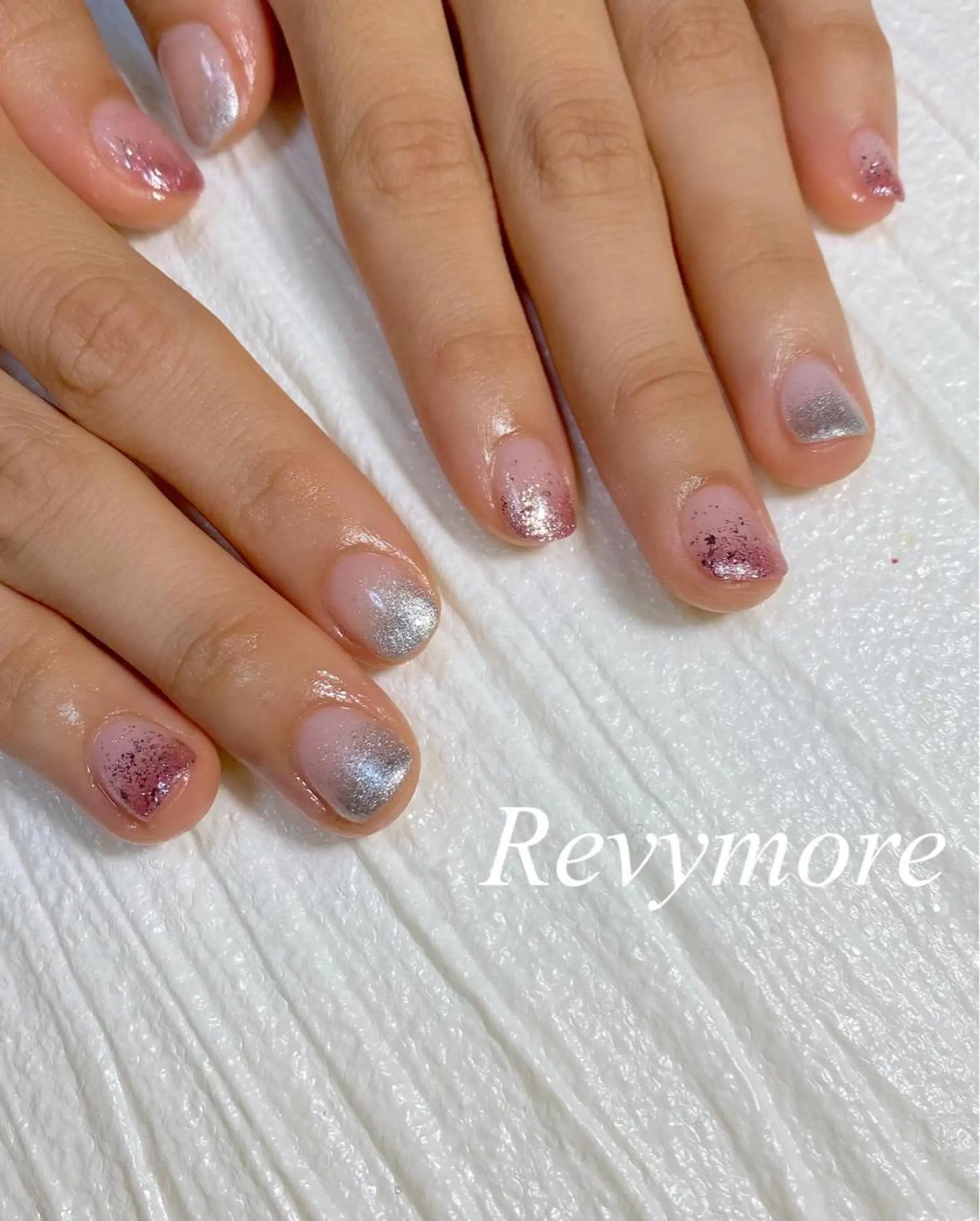 ミディアム ネイル 韓国風ヘア ジェルネイル キラキラネイル 韓国ネイル ラメ(グリッター) nail salon Revymore所属・nail salon Revymoreのネイルデザイン