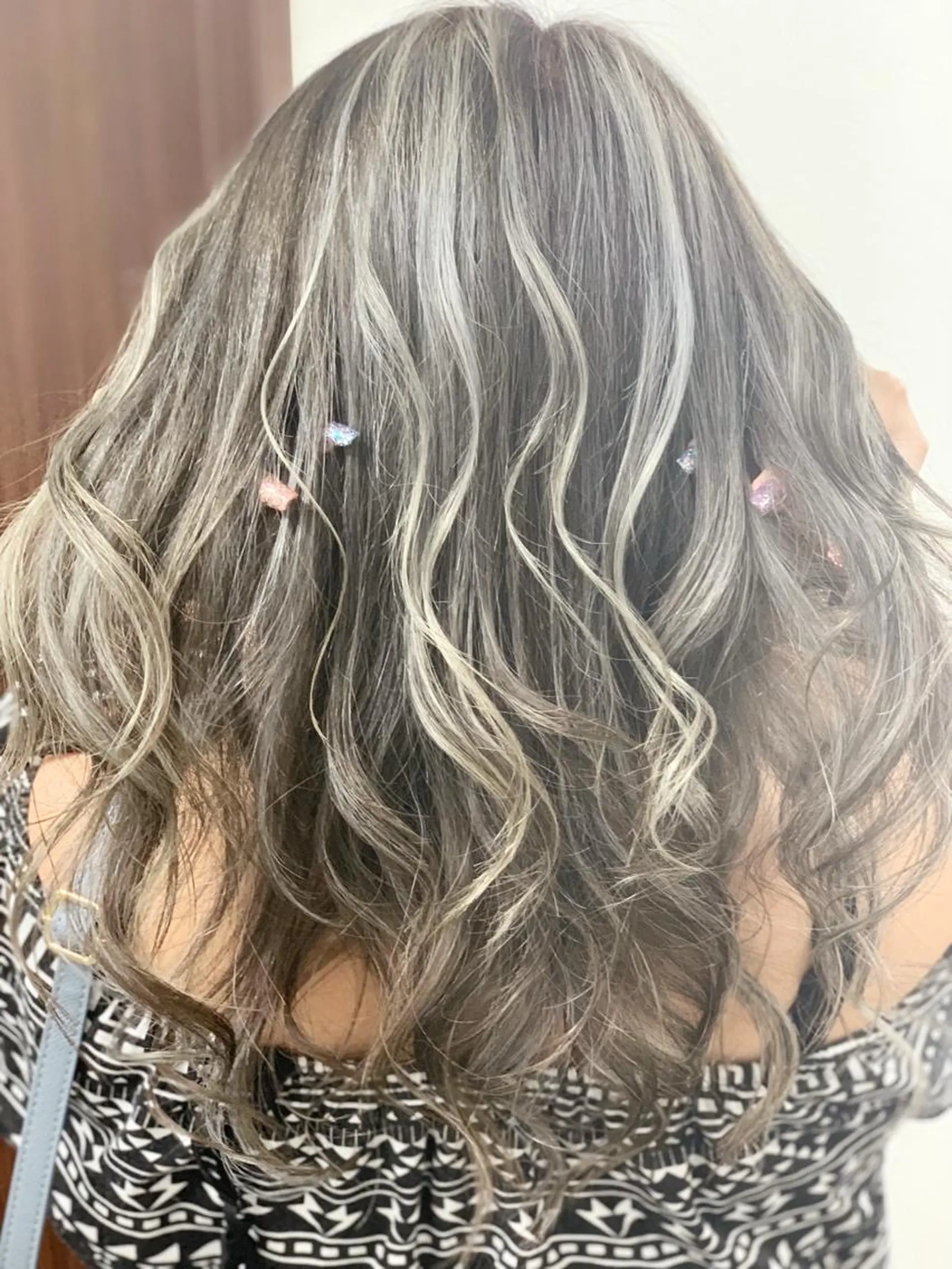 セミロング カラー ハイライトカラー ハイライト ヤナ マネージャーのヘアスタイル