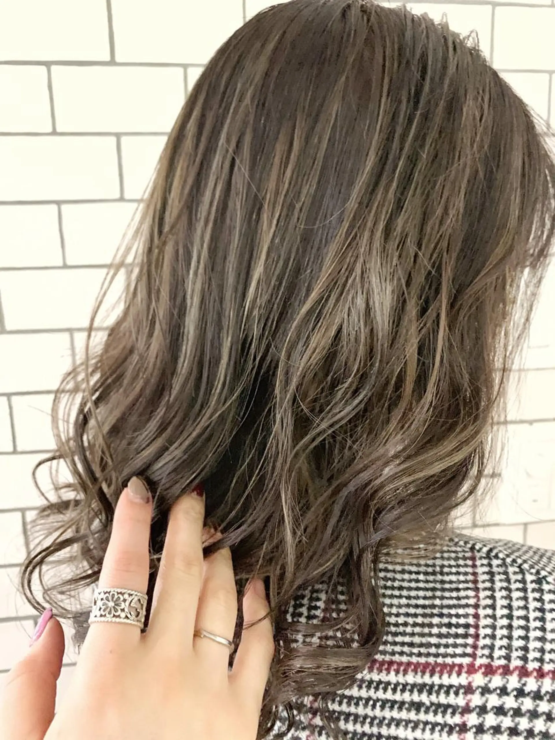 ミディアム カラー ヘアアレンジ アッシュ バレイヤージュ ベージュカラー グラデーションカラー ハイライトカラー 指名支持率NO.1 スタイリストのヘアスタイル