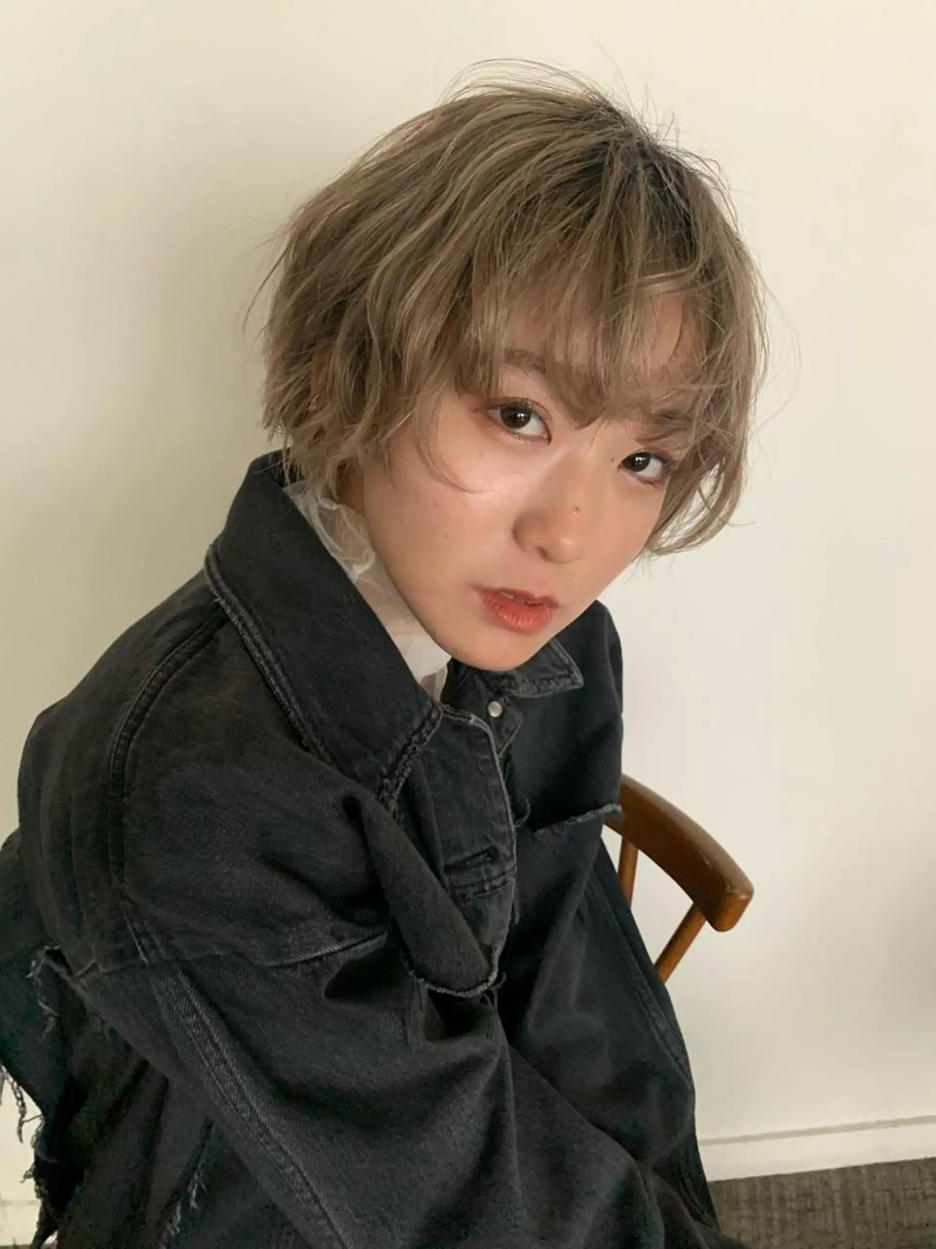 ショート カラー パーマ ヘアアレンジ メンズ キッズ ネイル マツエク・マツパ ベージュカラー ホワイトベージュ ショートヘア ショートネイル ホワイト SALOWIN梅田茶屋町店所属・ウルフレイヤーカット /チヒロのヘアスタイル