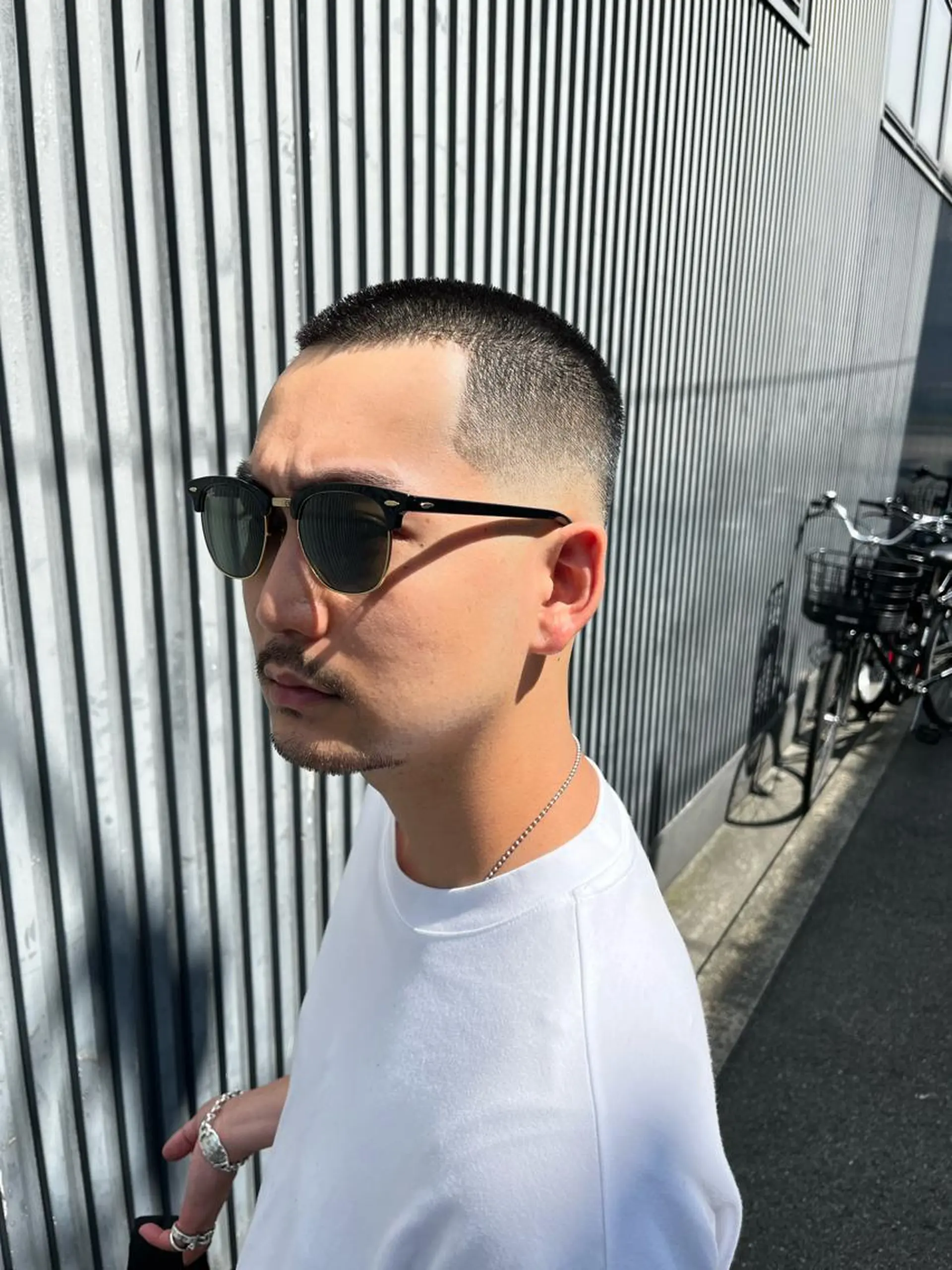 ショート メンズ フェードカット メンズハイトーン メンズパーマ &CREW スタッフのヘアスタイル