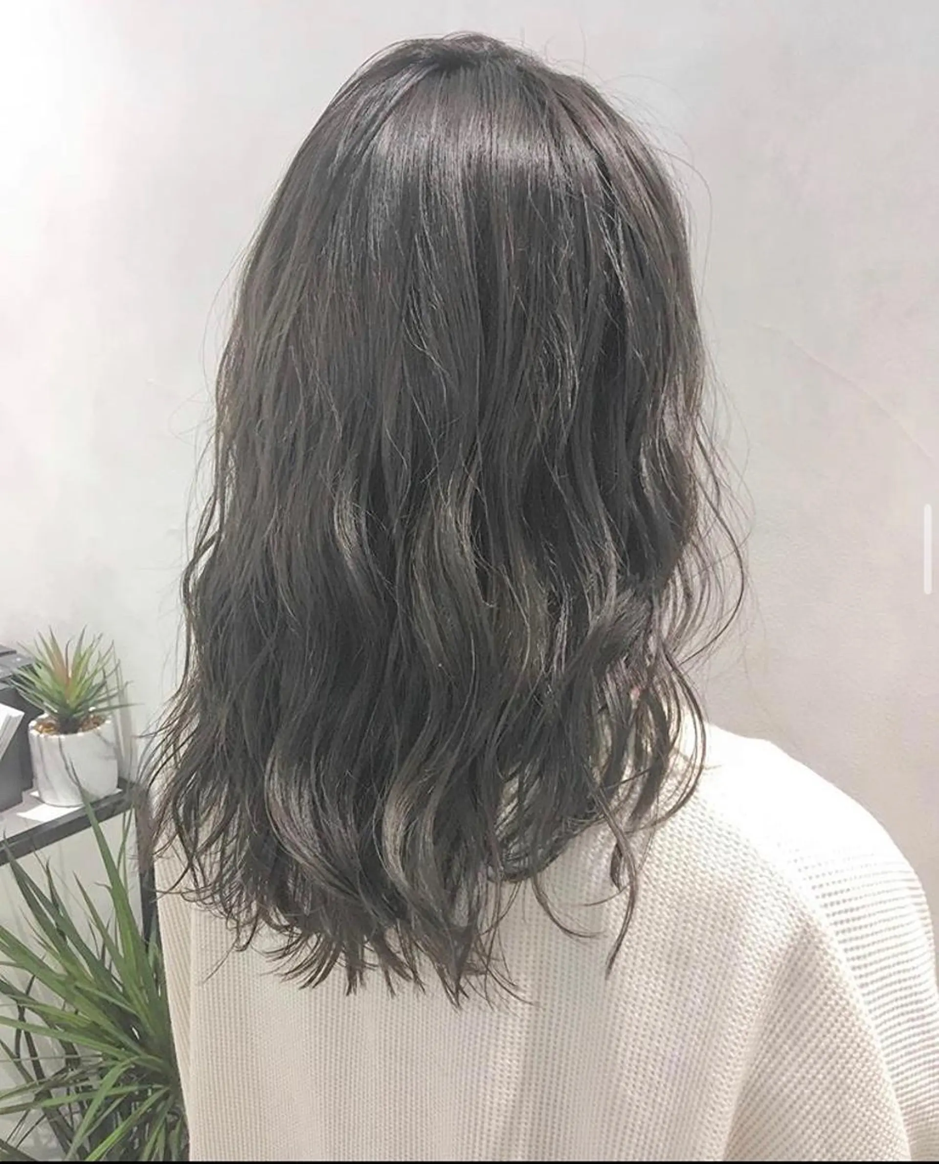 セミロング カラー ヘアアレンジ ブリーチ 透明感カラー ダークグレー ダークグレージュ グレージュ エグチ アキラのヘアスタイル