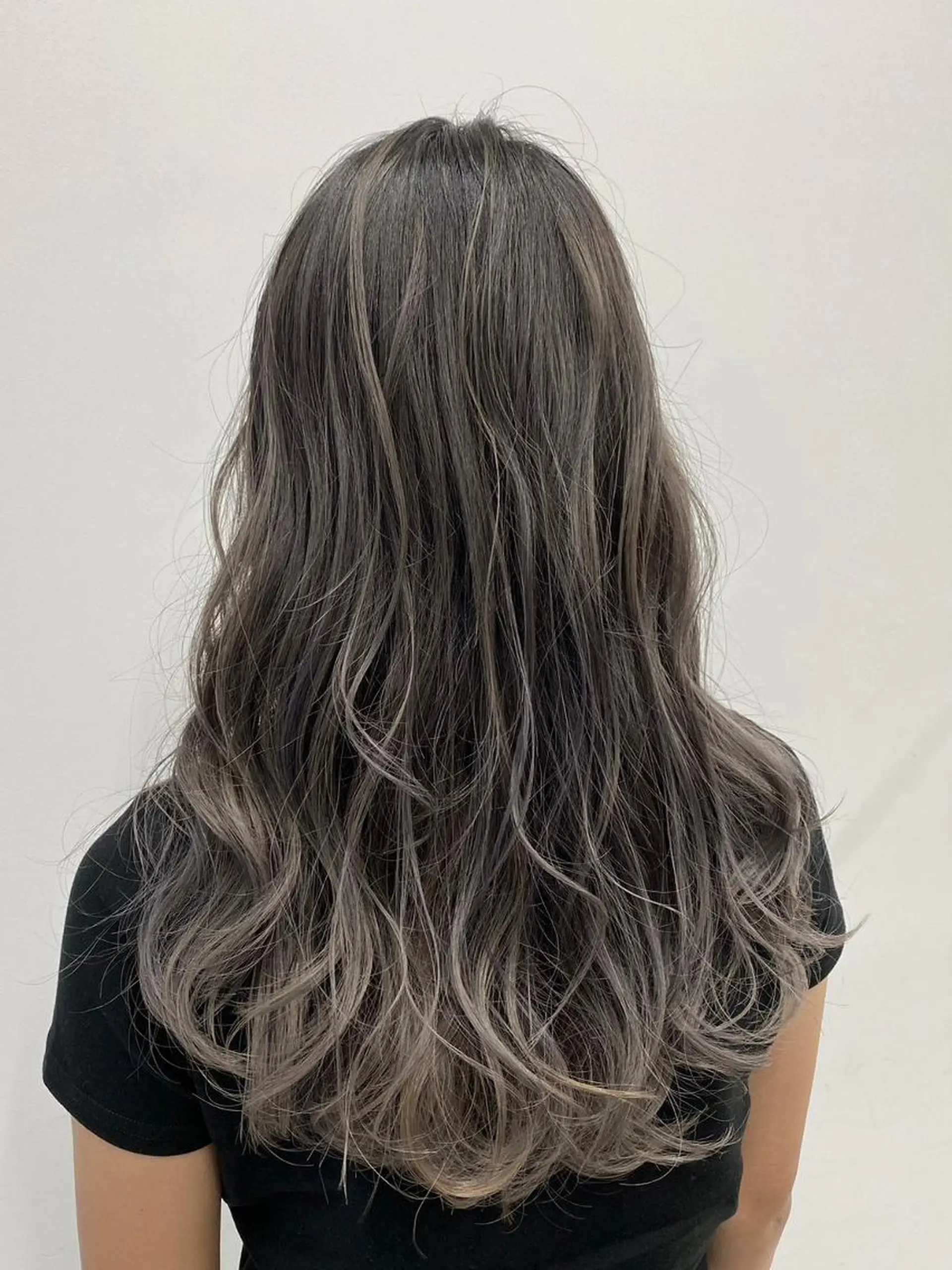 カラー アディクシーカラー バレイヤージュ ブリーチ ダブルカラー グラデーションカラー 【公式】amble luxe池袋東口🩷のヘアスタイル