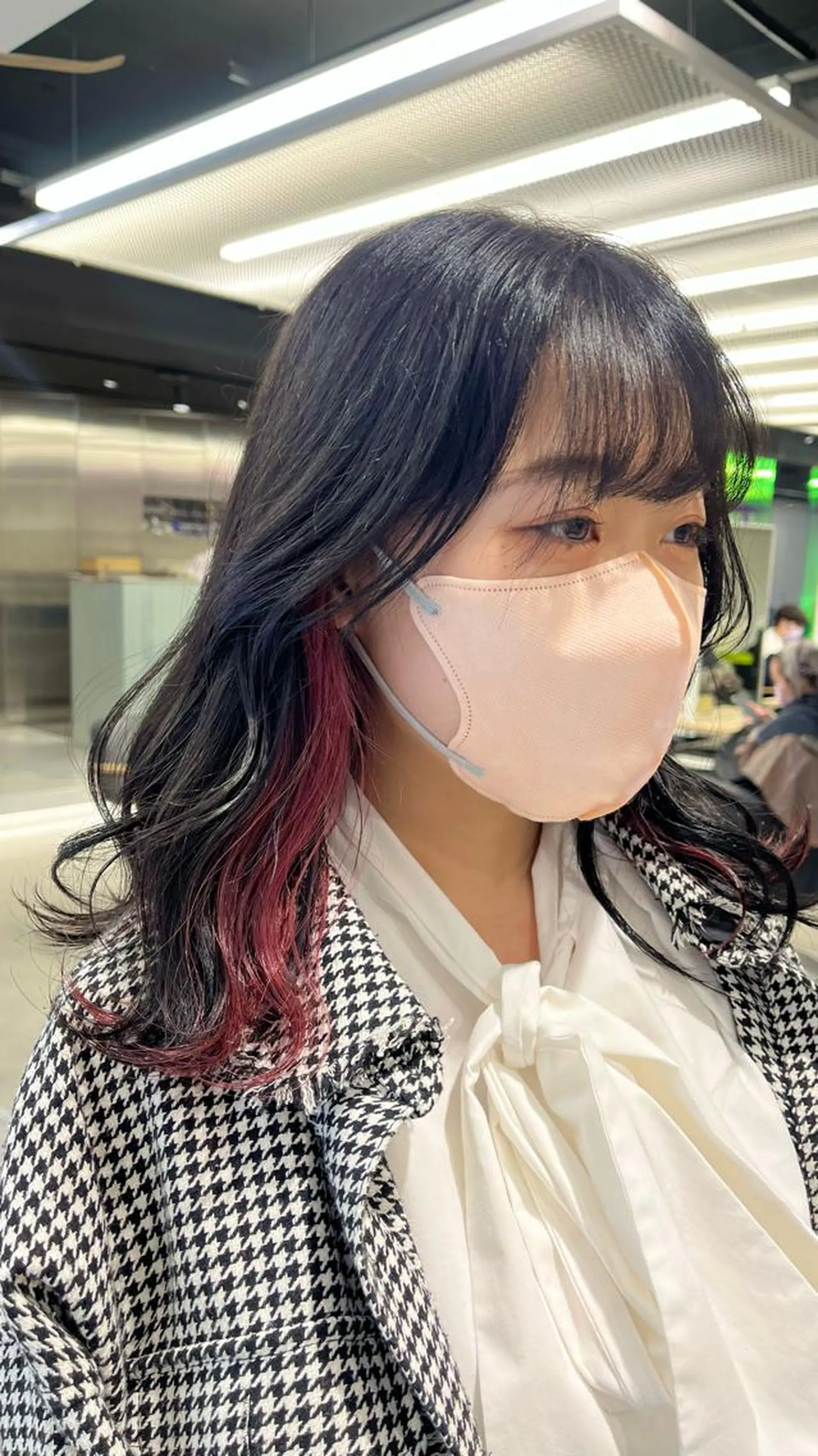 ロング カラー ヘアアレンジ カシス イヤリングカラー インナーカラー ピンクカラー mai🤍縮毛酸性ス トレート/アイリストのヘアスタイル