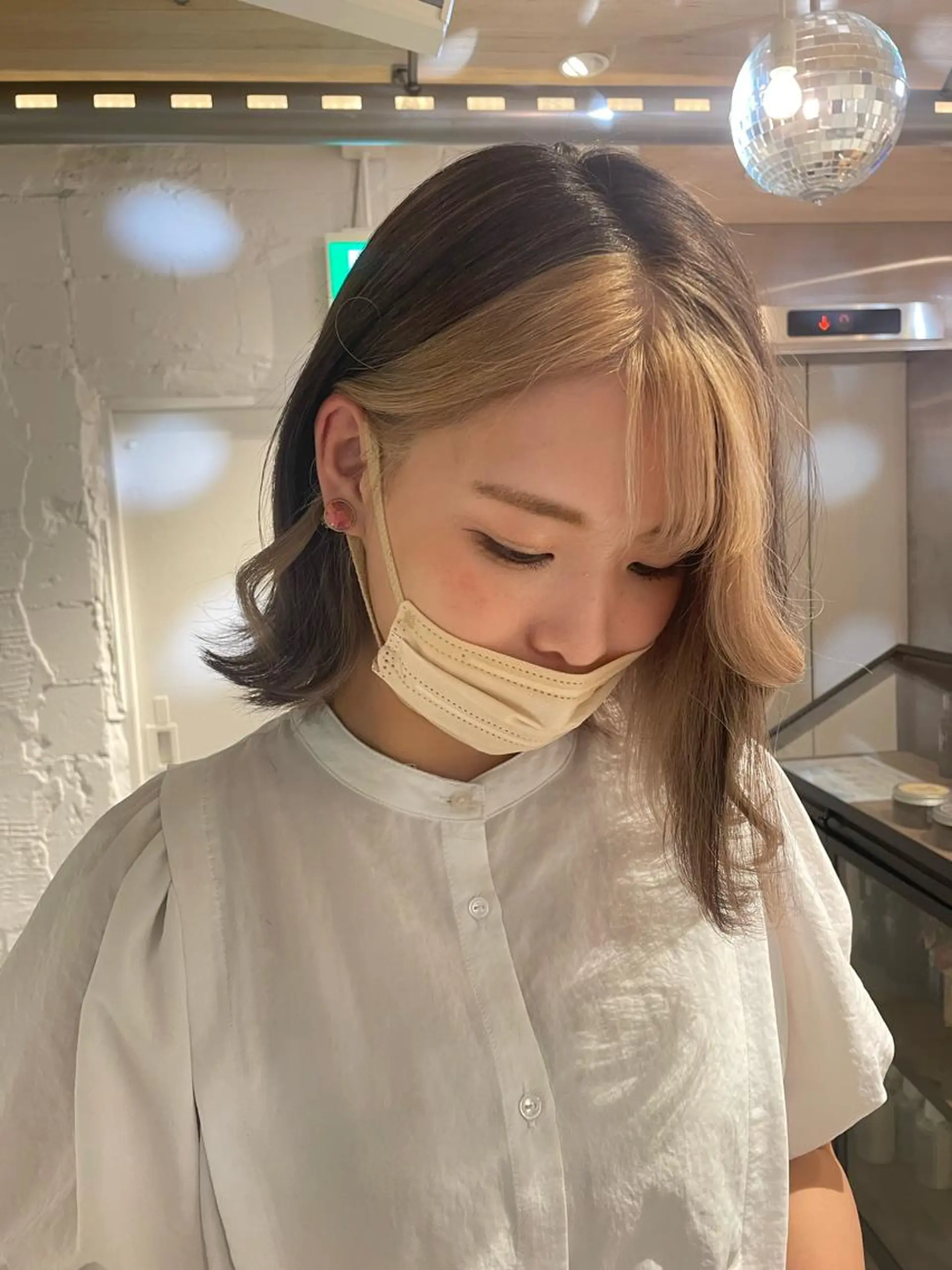 セミロング カラー 艶ハイトーン👑♡ NATSUKIのヘアスタイル