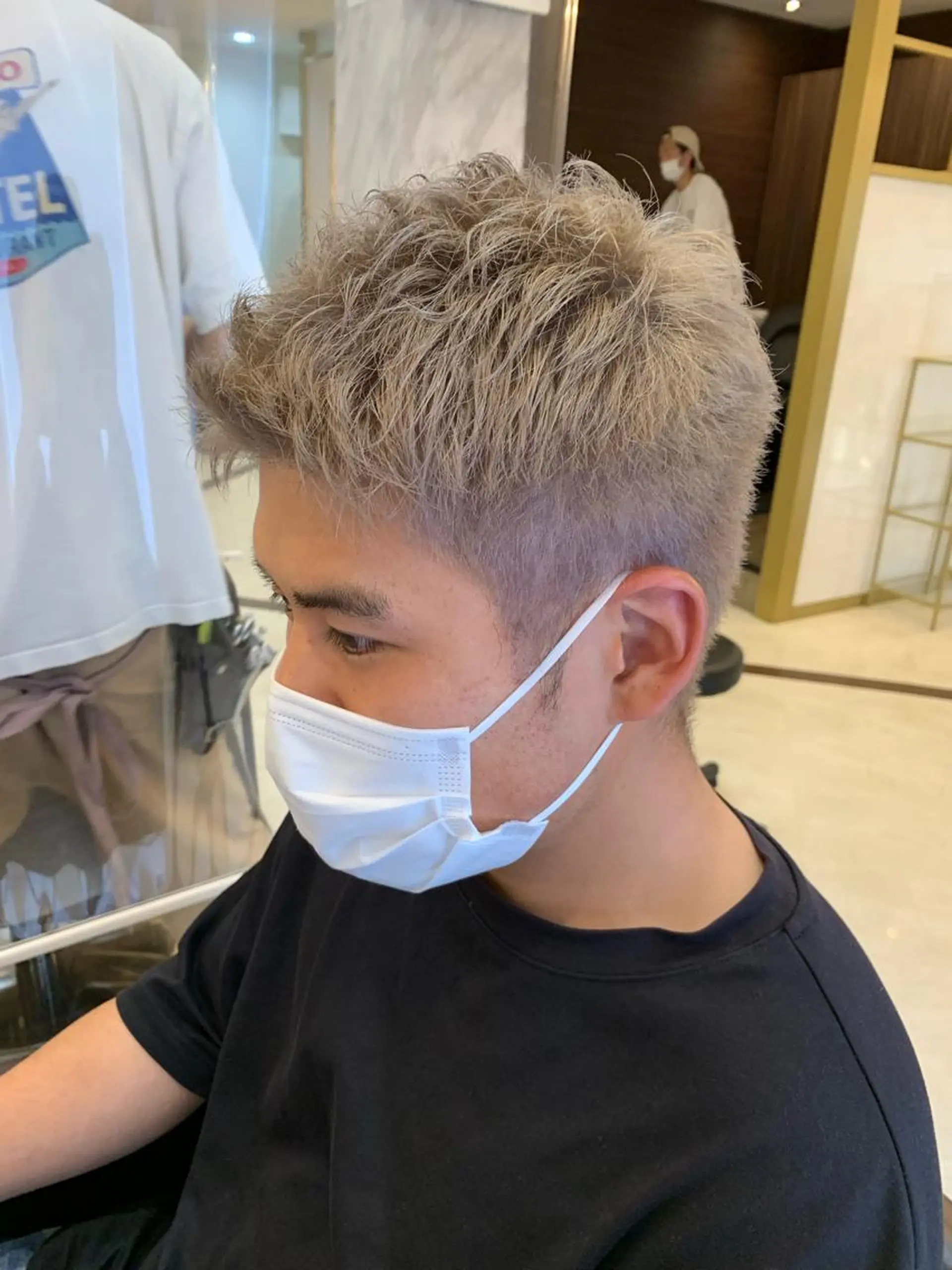 カラー メンズ メンズブリーチ ベージュカラー ブリーチ ミルクティーベージュ REM_aokijima所属・土屋 竣奨のヘアスタイル