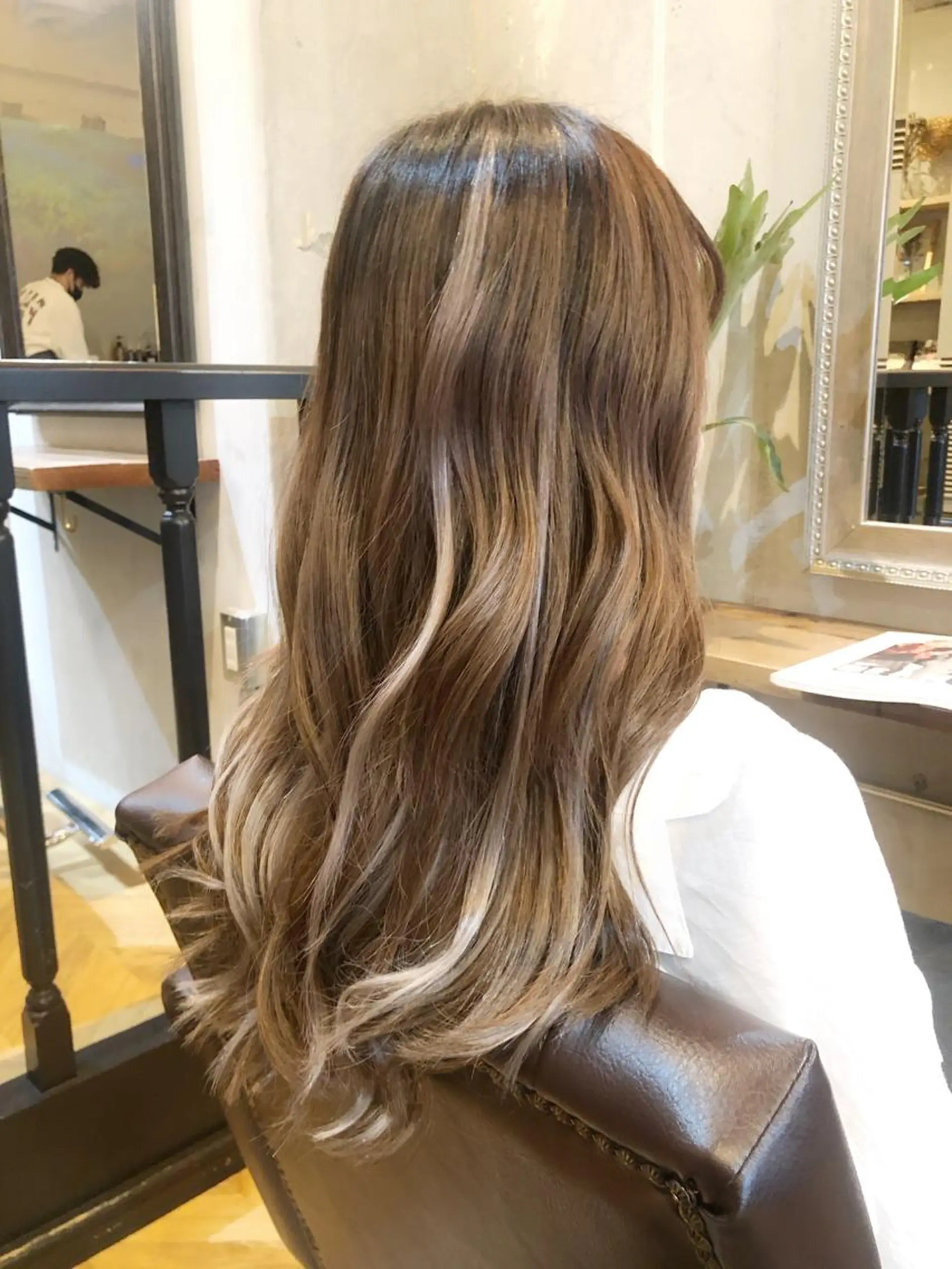 ロング カラー シールエクステ ミストバング ベージュカラー ブリーチ ブラウンカラー エクステ指名No.1 【店長】橘田のヘアスタイル