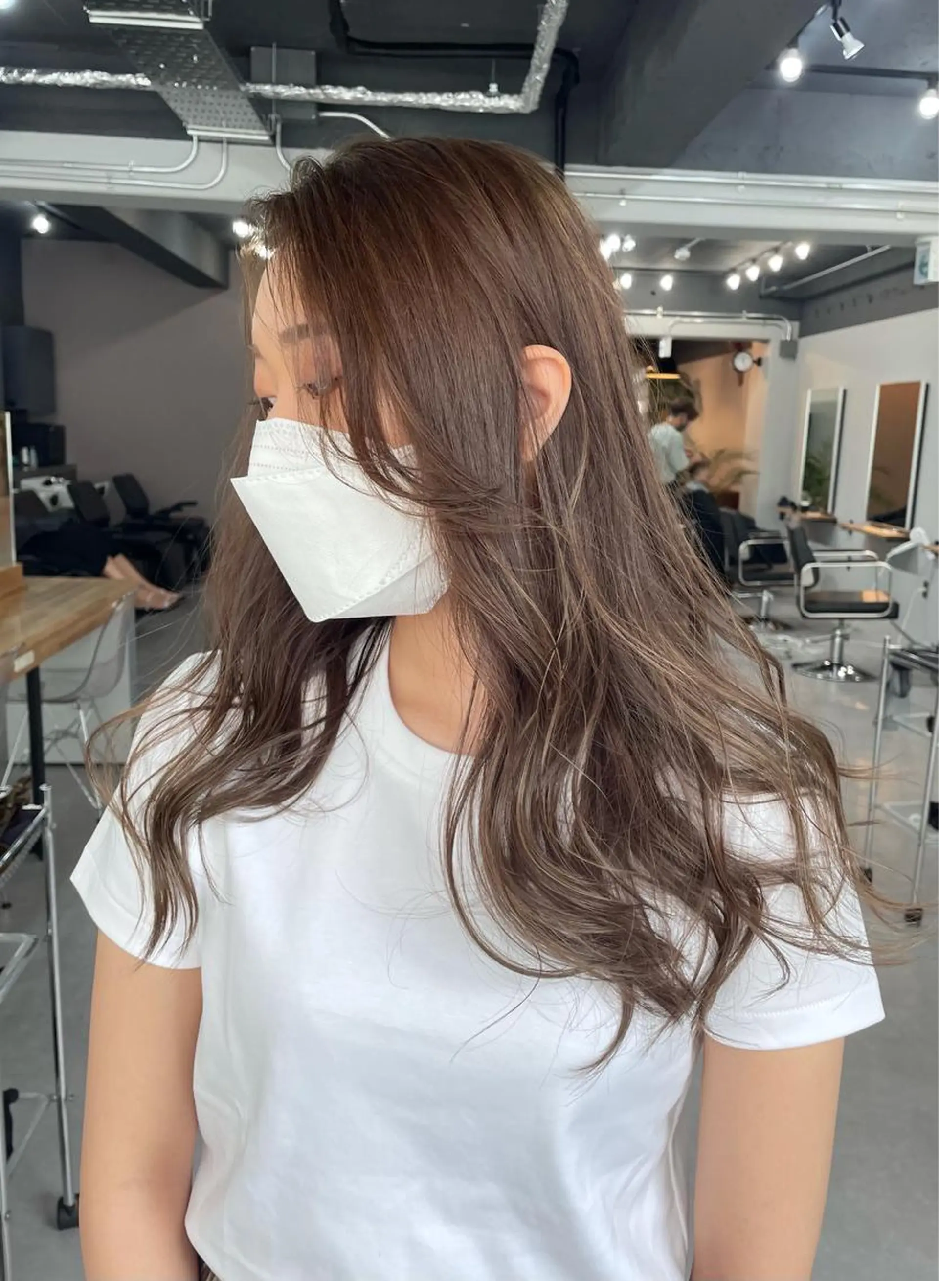 ミディアム カラー ベージュカラー ミルクティーベージュ カット ヘアカラー トリートメント 西村あきや トレンド韓国ヘアのヘアスタイル