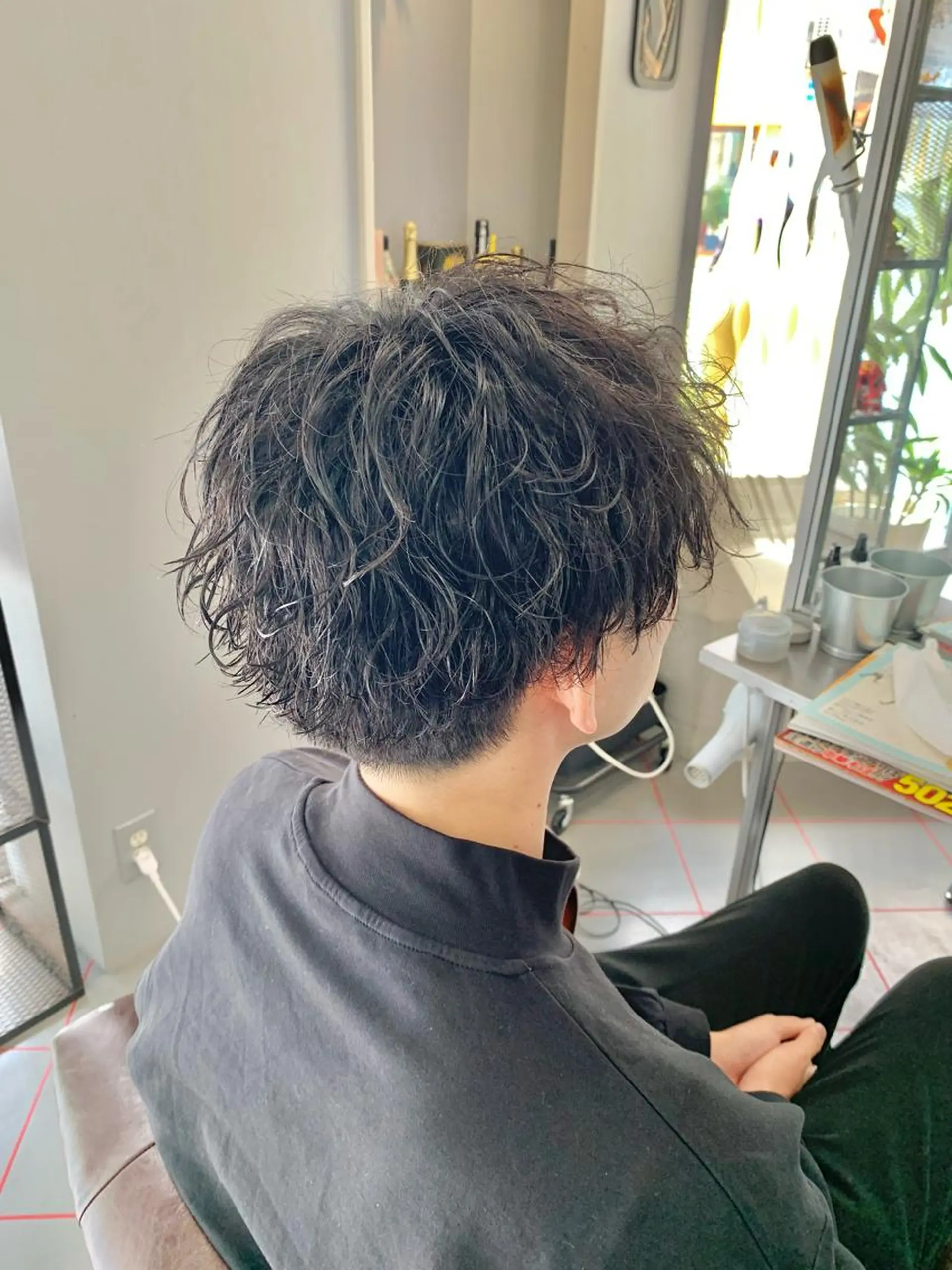 ショート パーマ メンズ メンズパーマ 波巻きパーマ メンズサロン アソビ所属・【扱いやすいパーマ】 眞鍋拓己のヘアスタイル