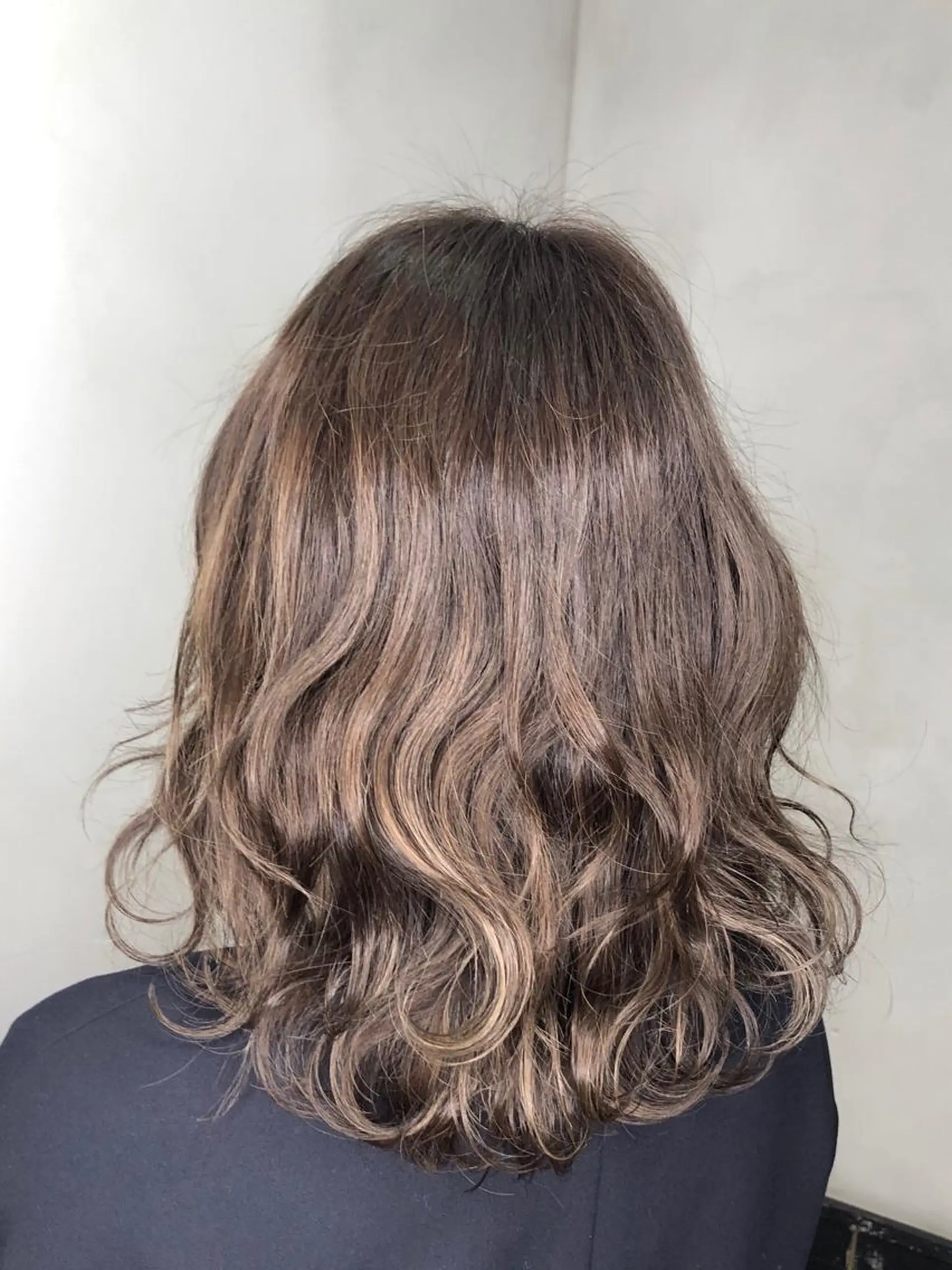 ミディアム カラー バレイヤージュ ベージュカラー グラデーションカラー ハイライトカラー ハイライト カット ヘアカラー トリートメント ヘッドスパ 美髪矯正 🌈髪質改善 山下のヘアスタイル