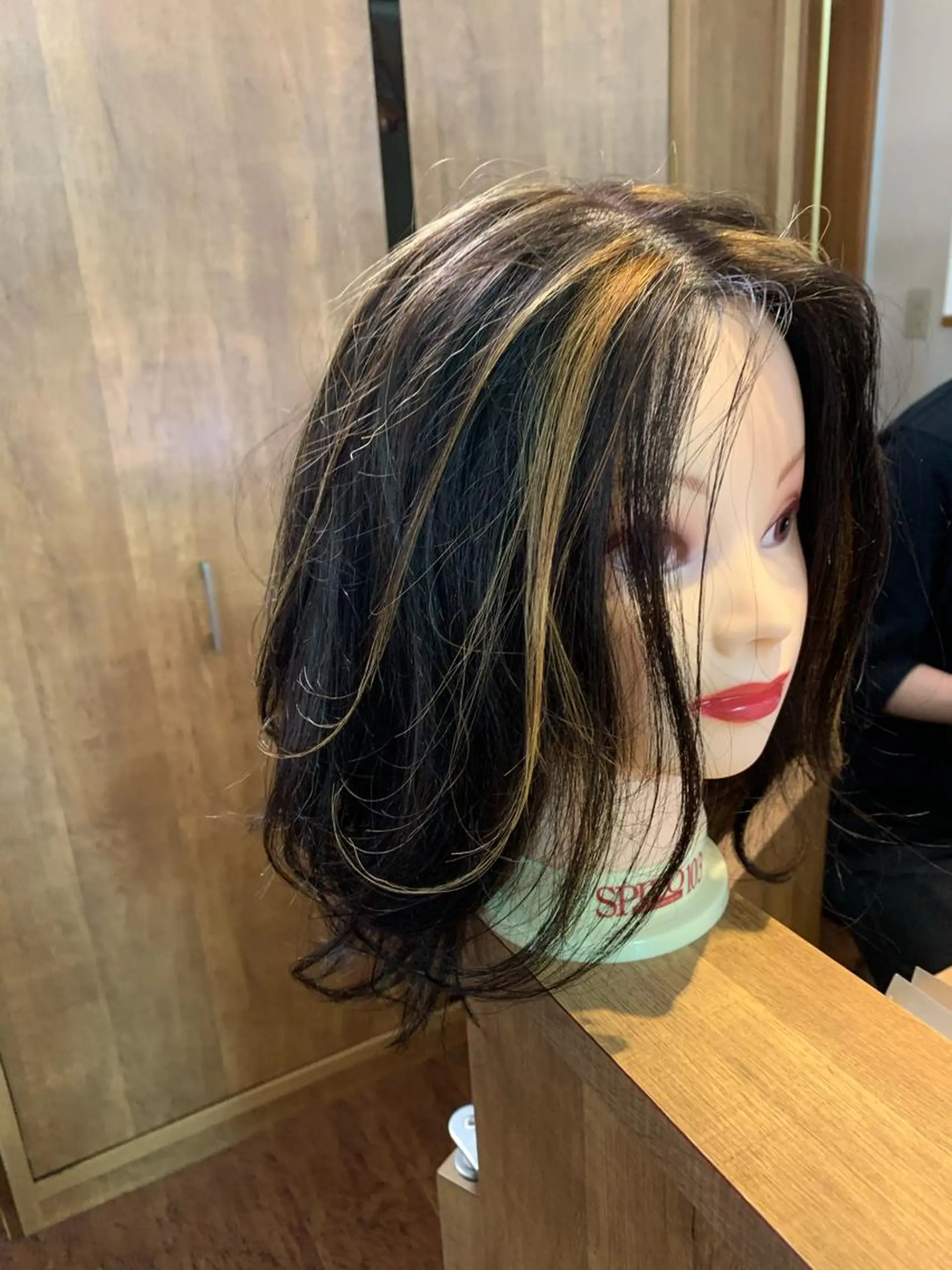 セミロング ハイライト 五島 拓海のヘアスタイル