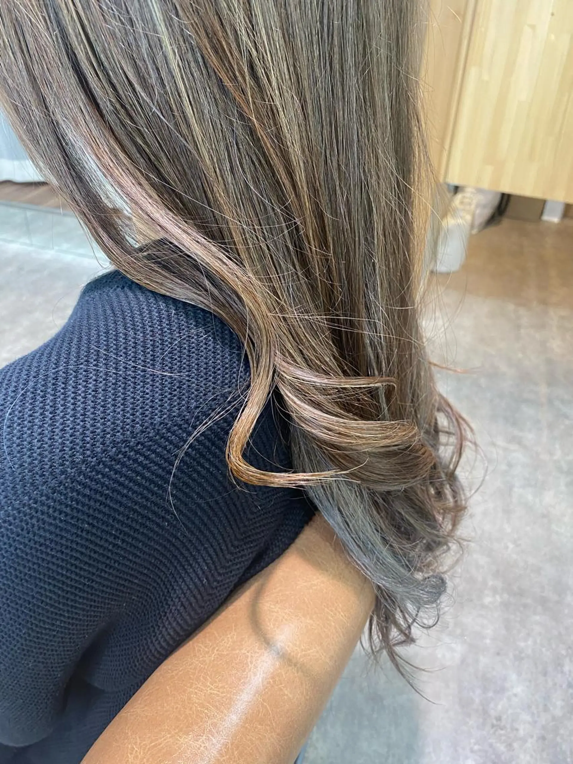 ロング ハイライト ヘアカラー 大久保 優香のヘアスタイル