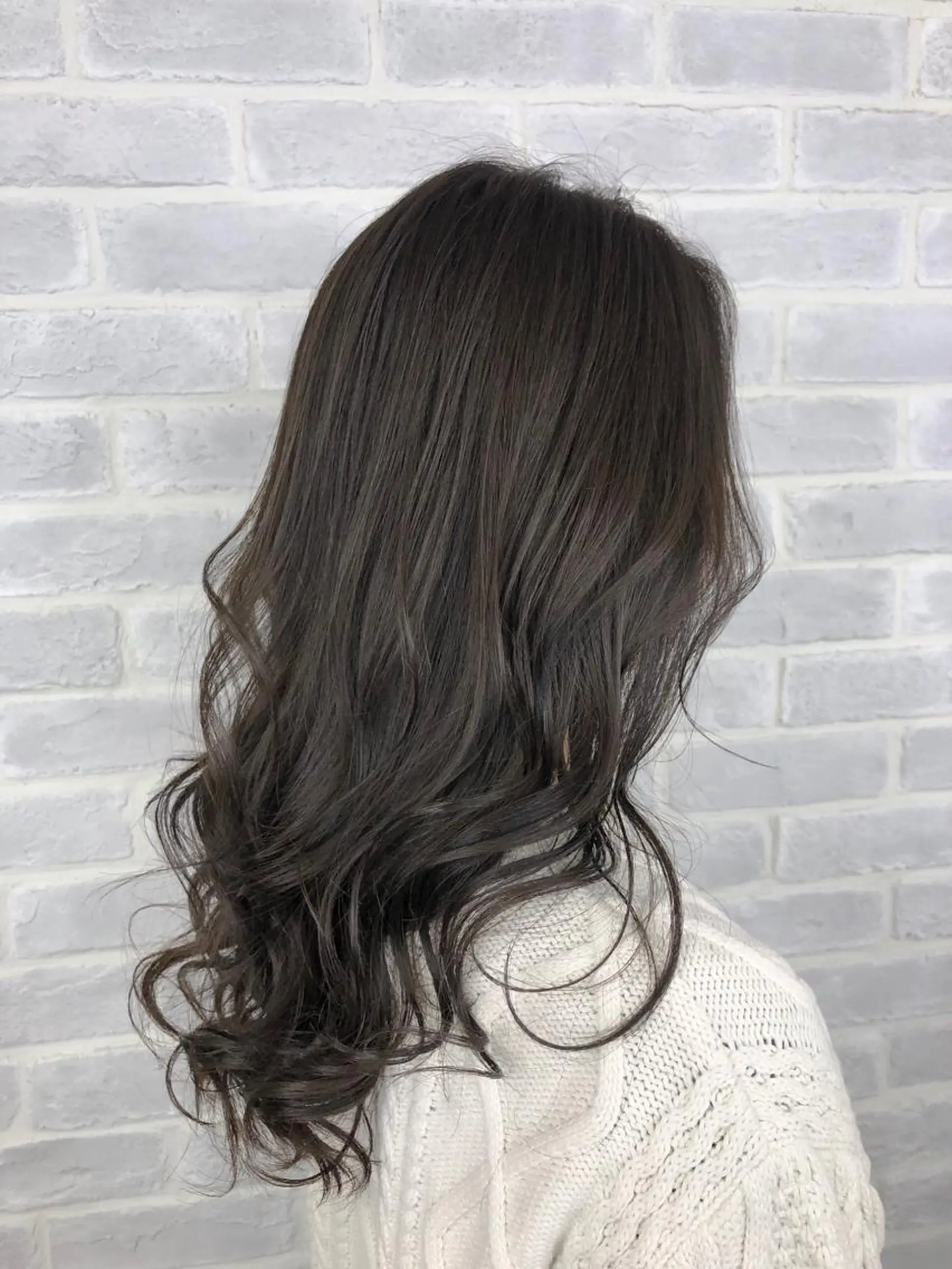 セミロング カラー ブルーカラー ブルーグレー ブルーグレージュ グレージュ SALOWIN神戸三宮East店所属・【透明感、艶髪】西村 有司のヘアスタイル