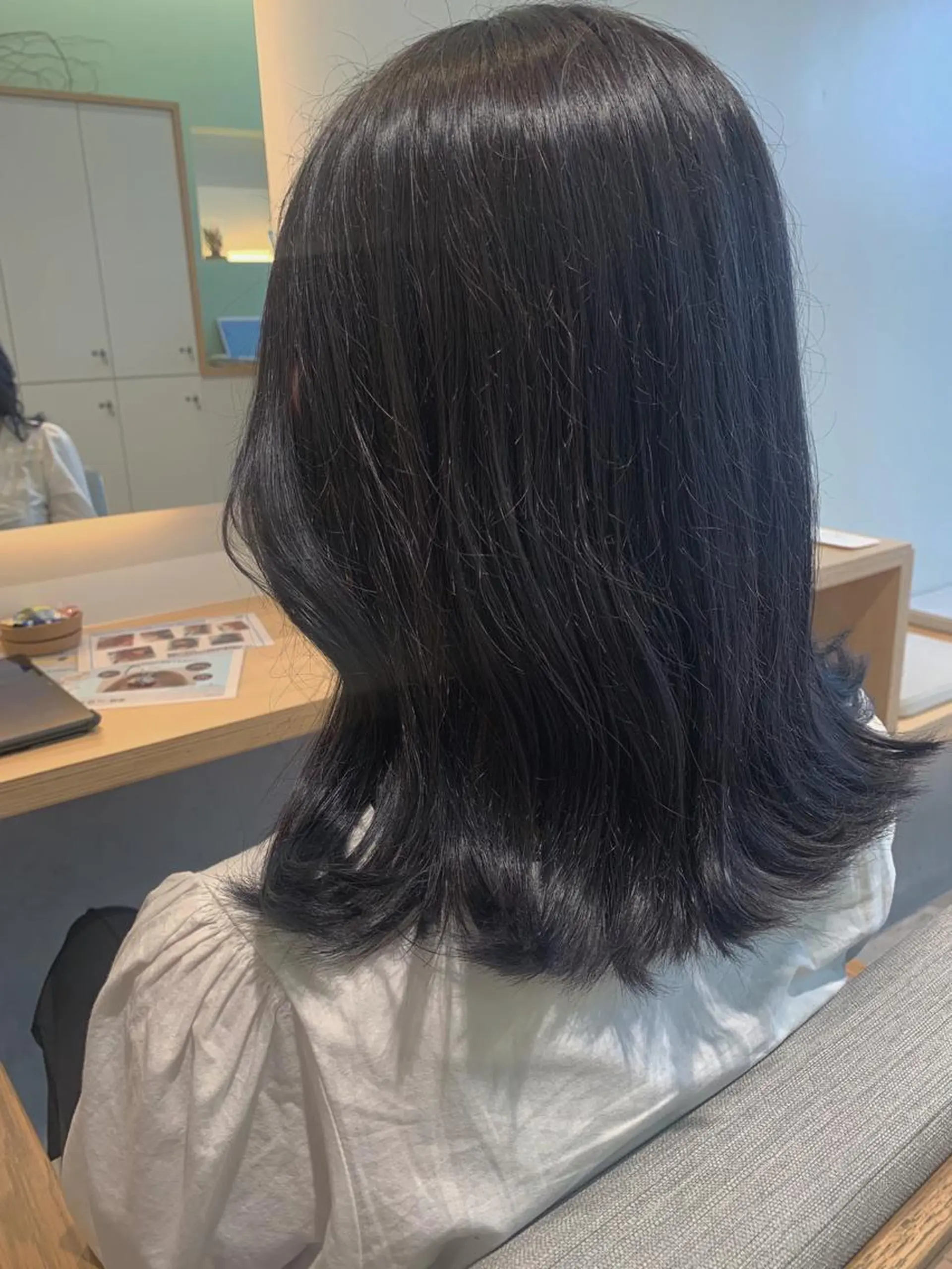 カラー 村松萌/ レイヤーカットのヘアスタイル