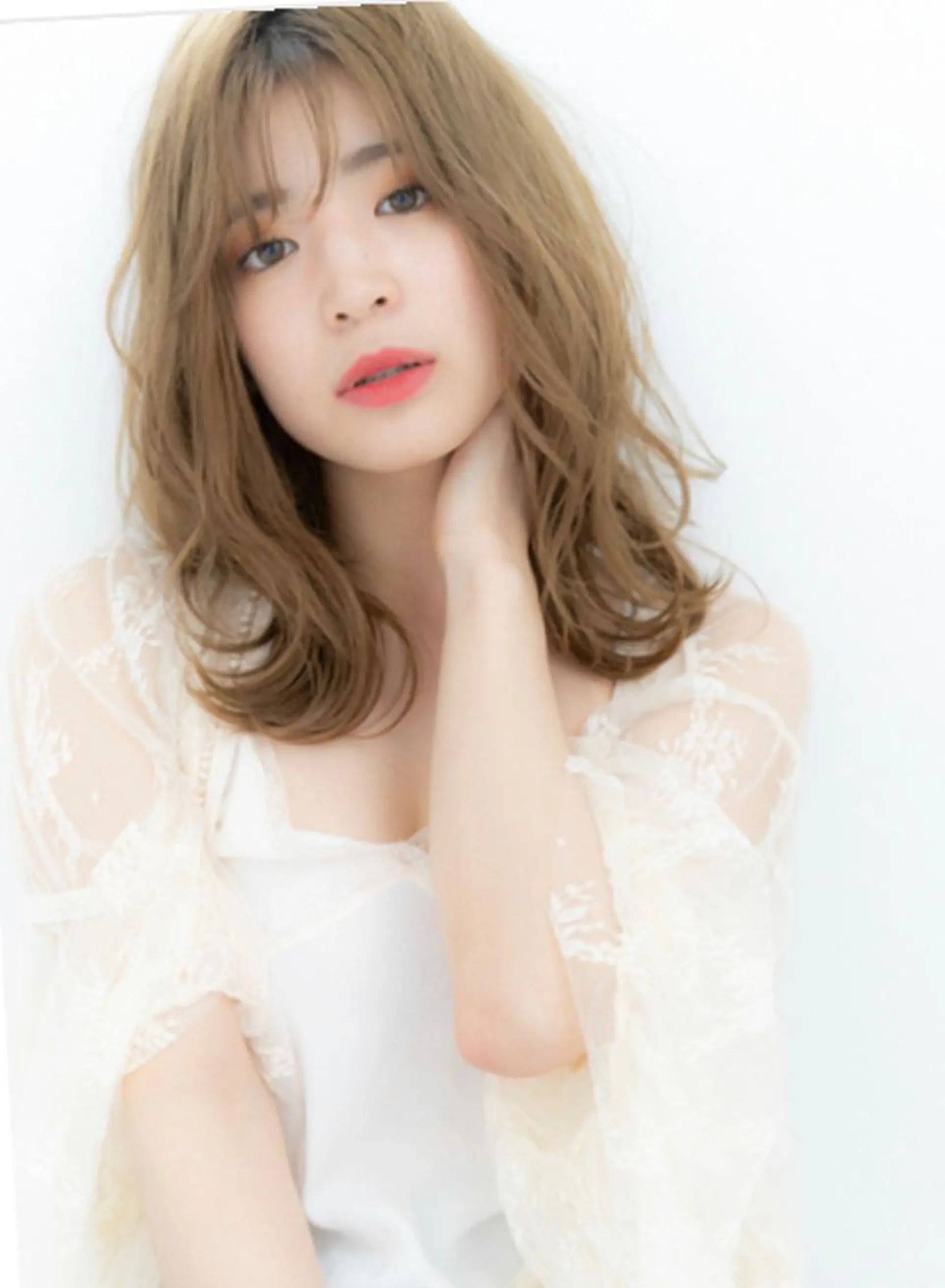 セミロング カラー ハイライトカラー ハイライト 外ハネヘア フリーダム 鳴尾店の眉毛・アイブロウイメージ