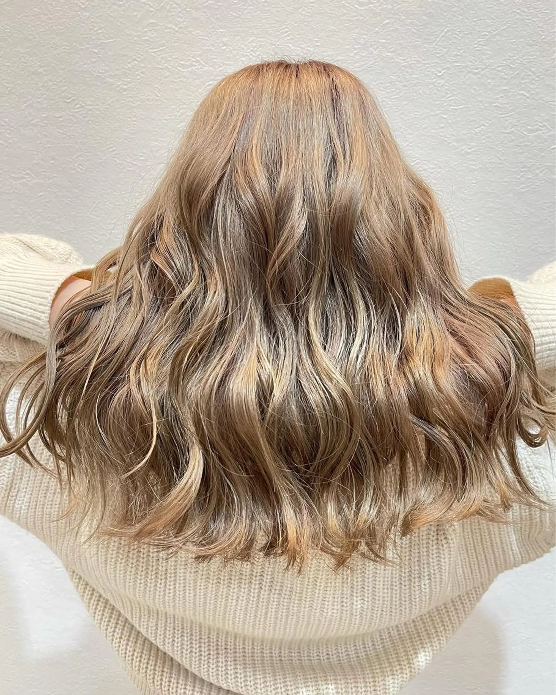 ロング ヘアカラー enn.bleach by t.a.g所属・碇山 楓己のヘアスタイル