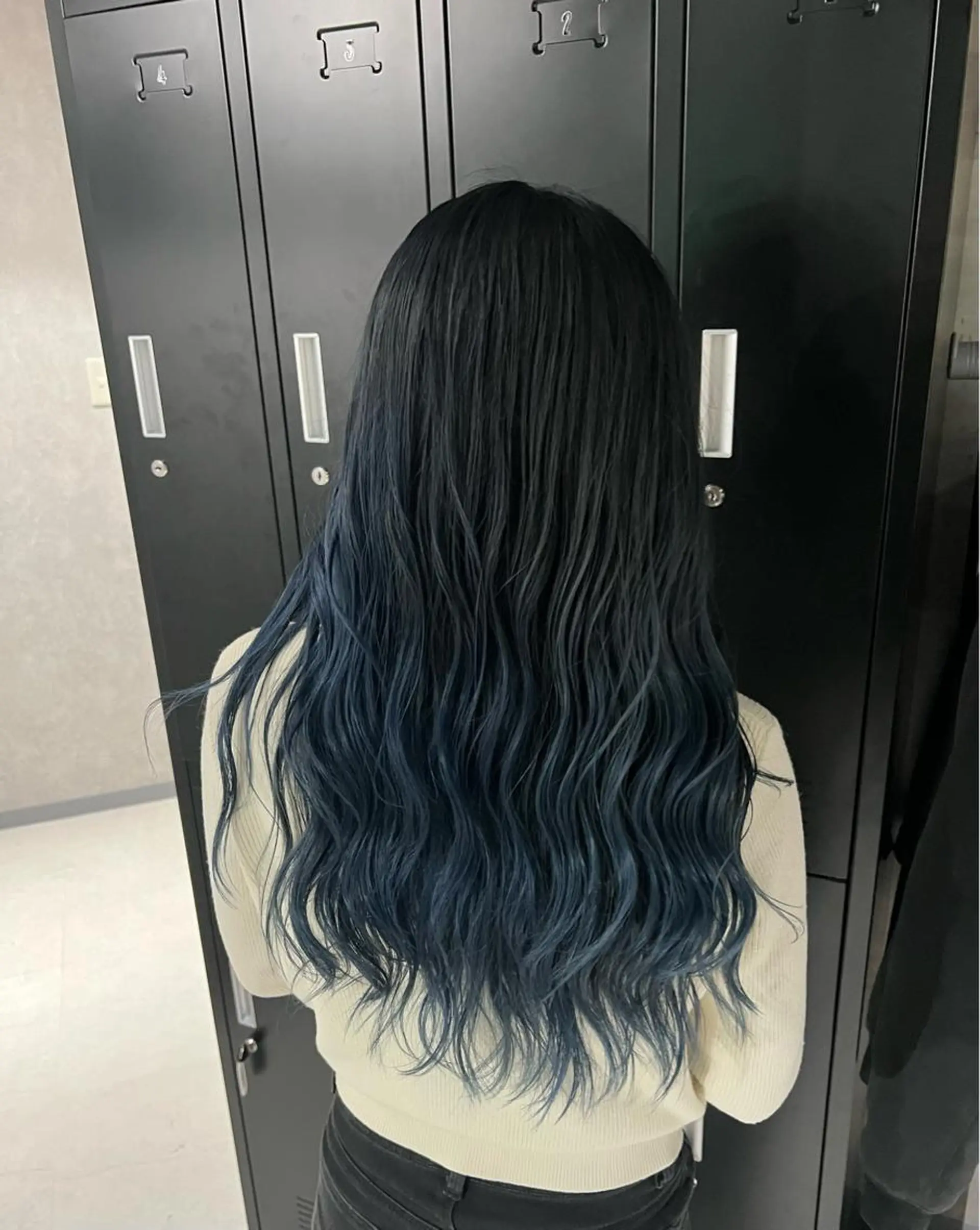 ミディアム カラー ブルーカラー グラデーションカラー mimiiy梅田 中崎町ハイトーンのヘアスタイル