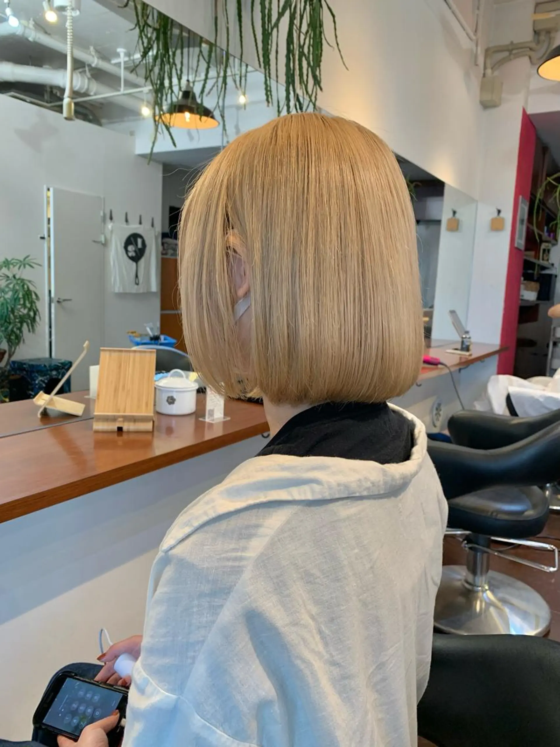 ショート カラー ブリーチ 髪質改善 柔らかブラウン/顔周 りレイヤー♡ユウシのヘアスタイル