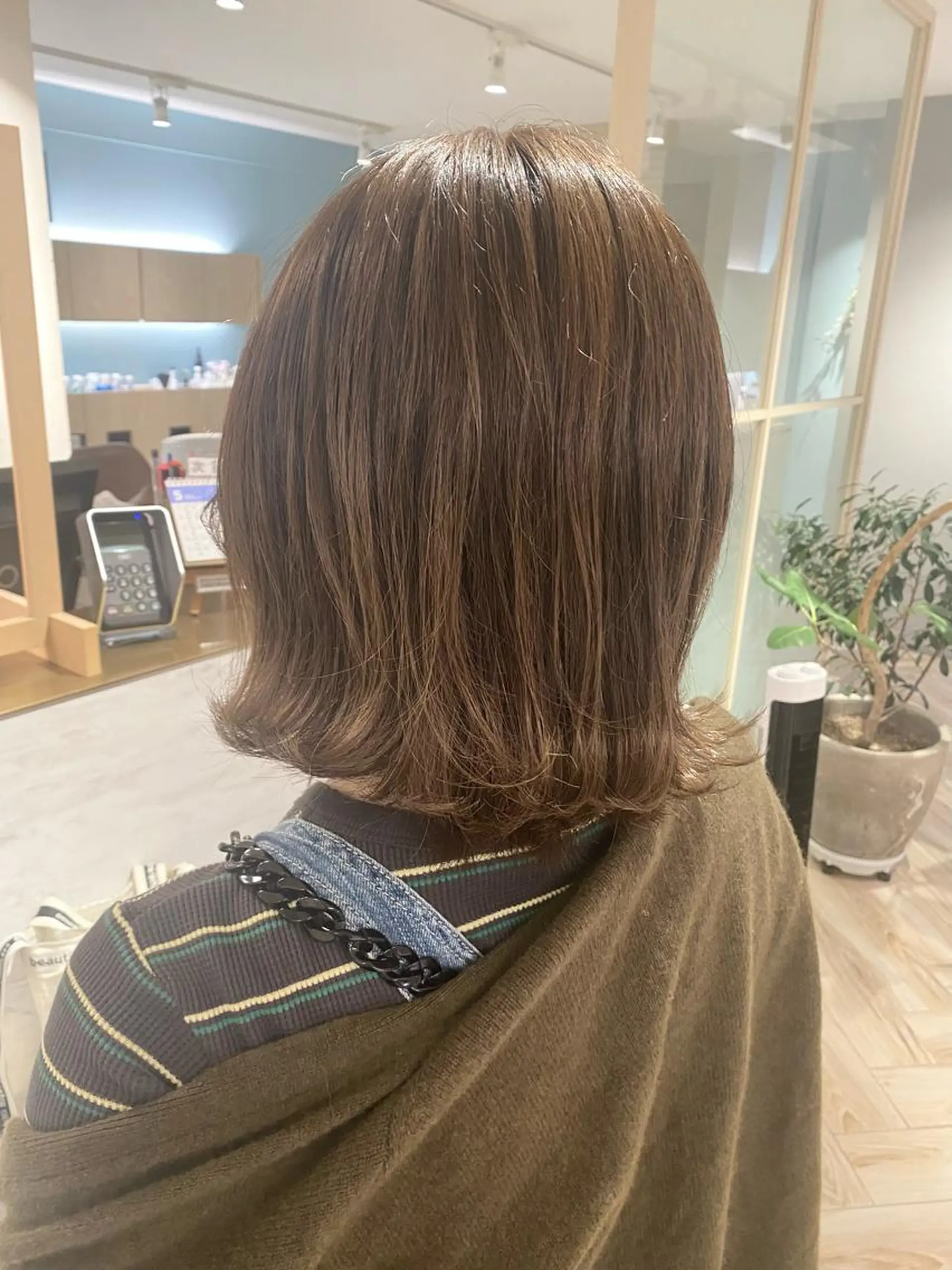 ミディアム カラー ベージュカラー BiBi 藤野あゆみのヘアスタイル