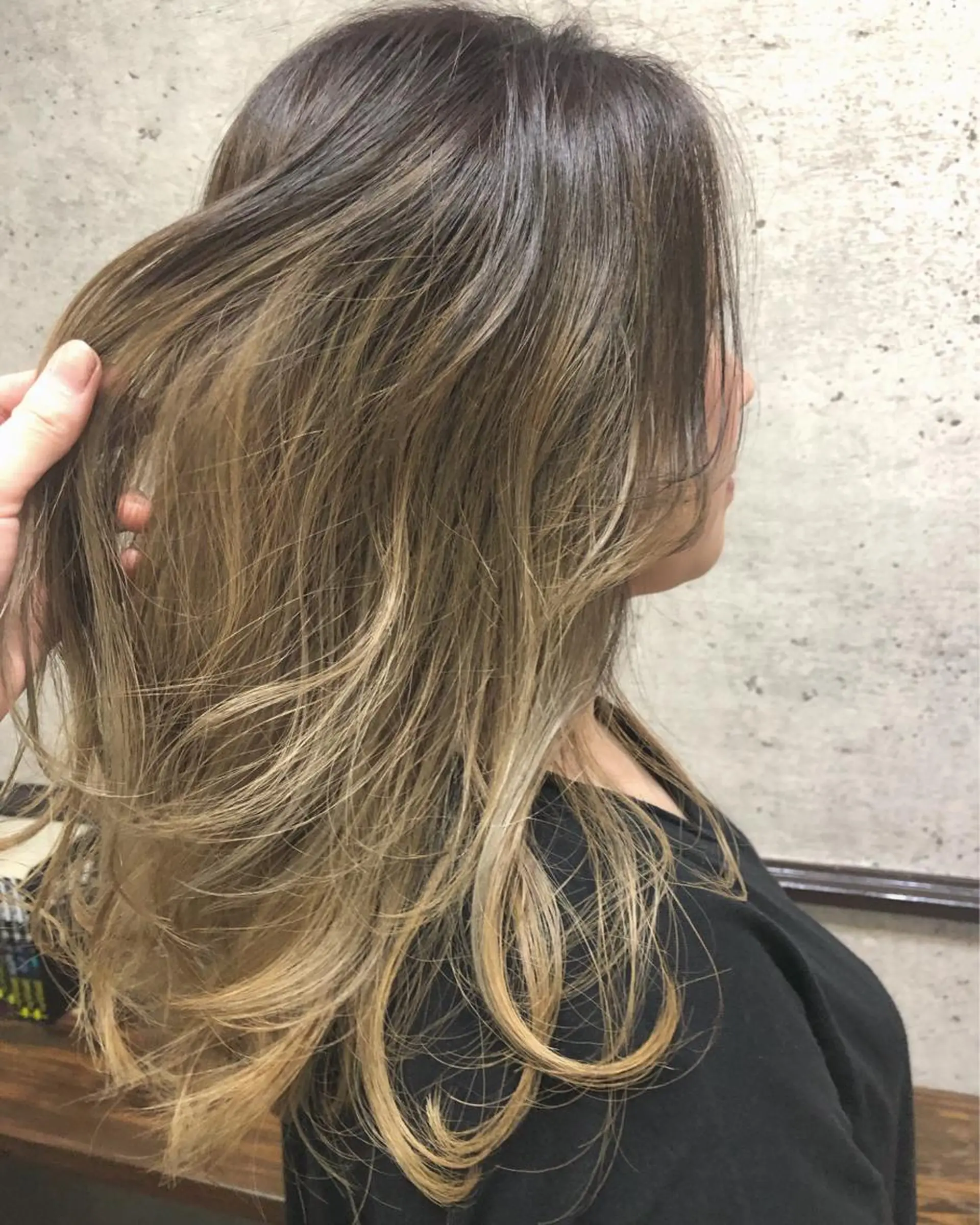 セミロング レイヤーカット カット ヘアカラー 縮毛矯正 トリートメント 江原 彩華のヘアスタイル