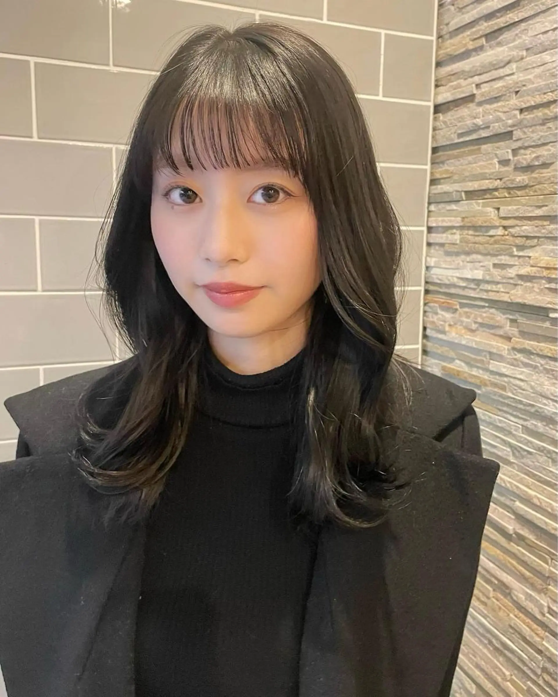 ミディアム カラー くびれヘア 韓国風ヘア カット ヘアカラー LANVERY所属・うる艶ヘア💐 艶ハイトーン💐彩夏のヘアスタイル