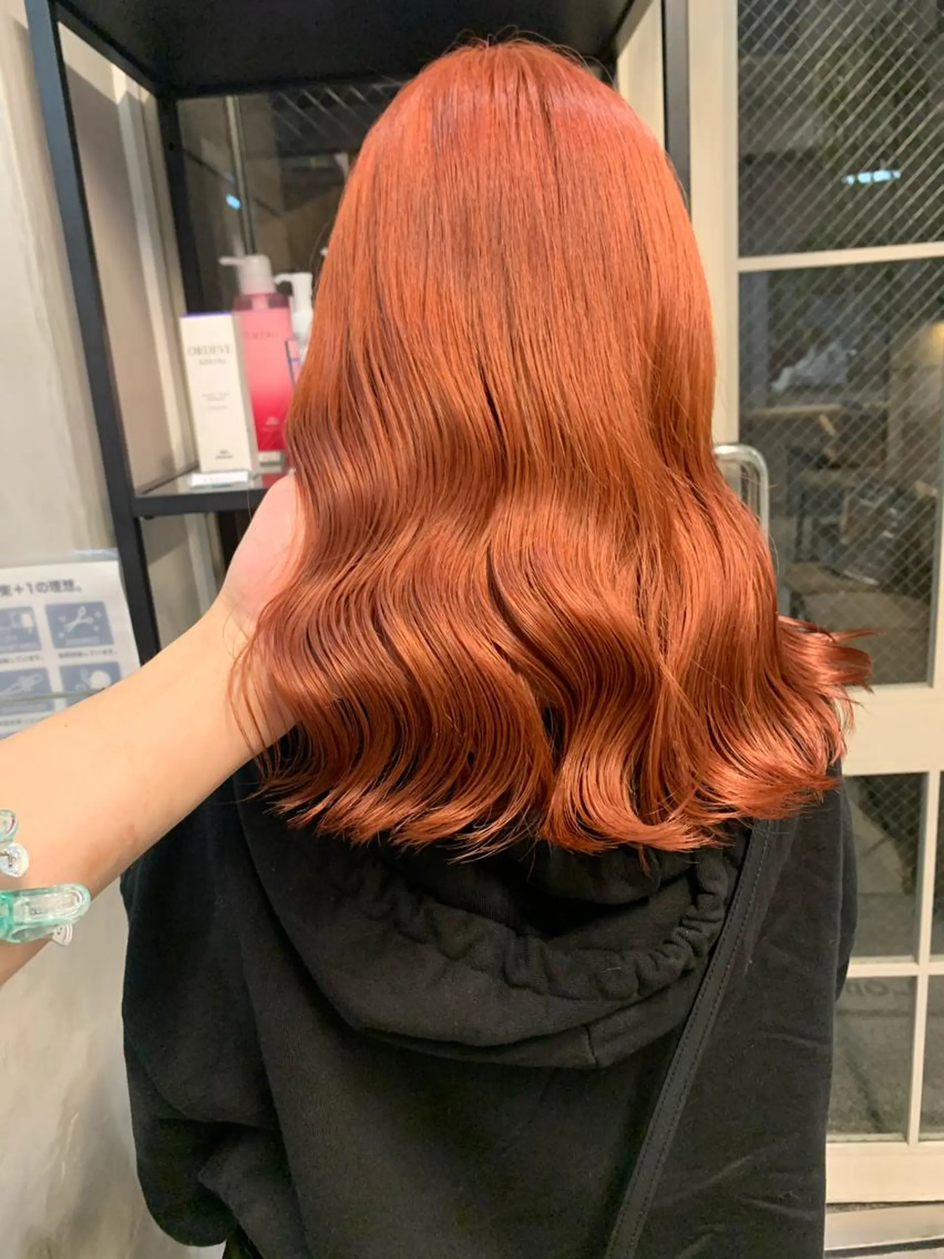 ミディアム カラー ネイル ヘアカラー トリートメント ハイトーン&暗髪🔥 表参道二刀流マエダのヘアスタイル