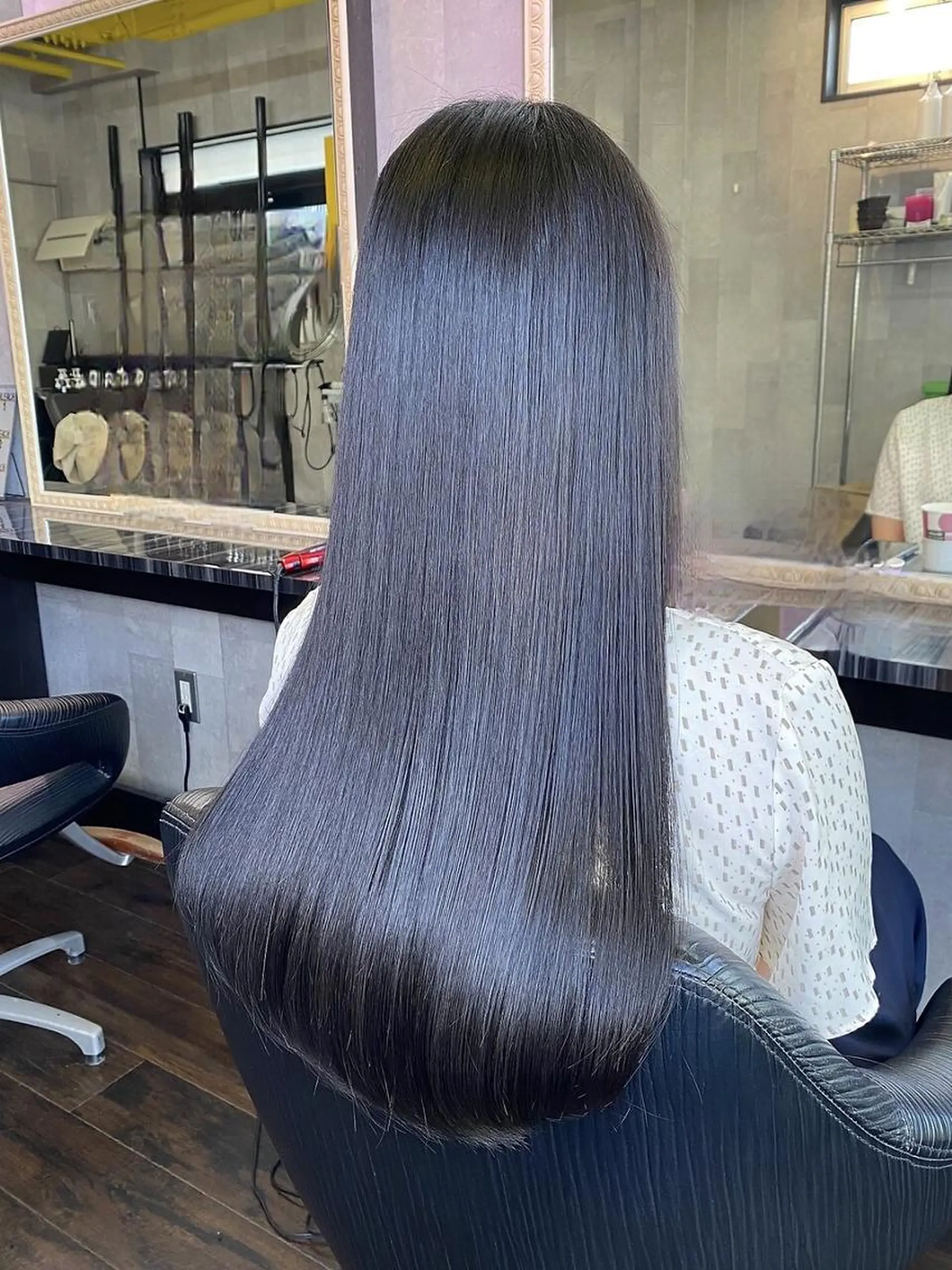 ロング パーマ カラー 紺野 愛美のヘアスタイル