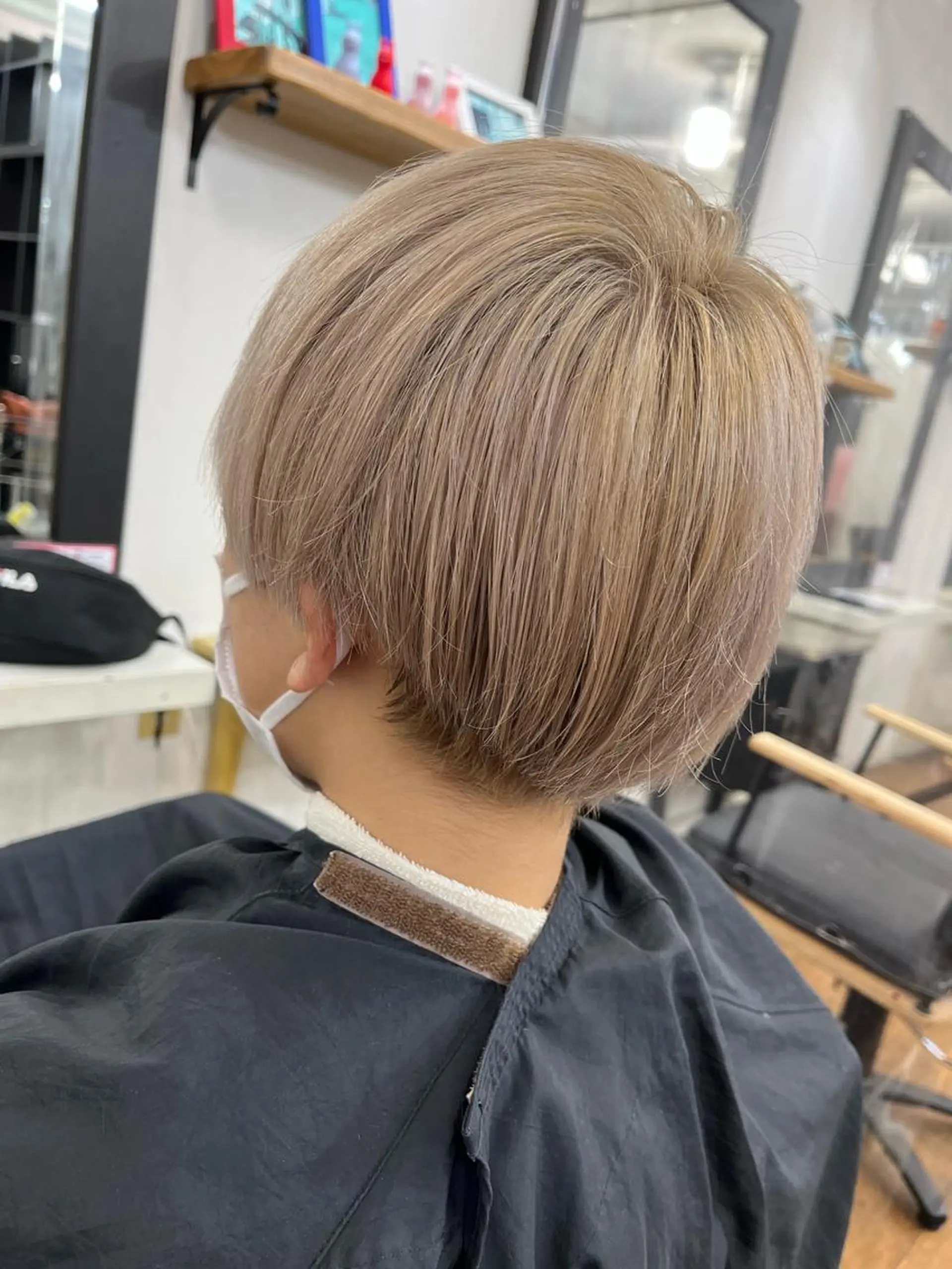 カラー ブリーチ 香野 優子のヘアスタイル