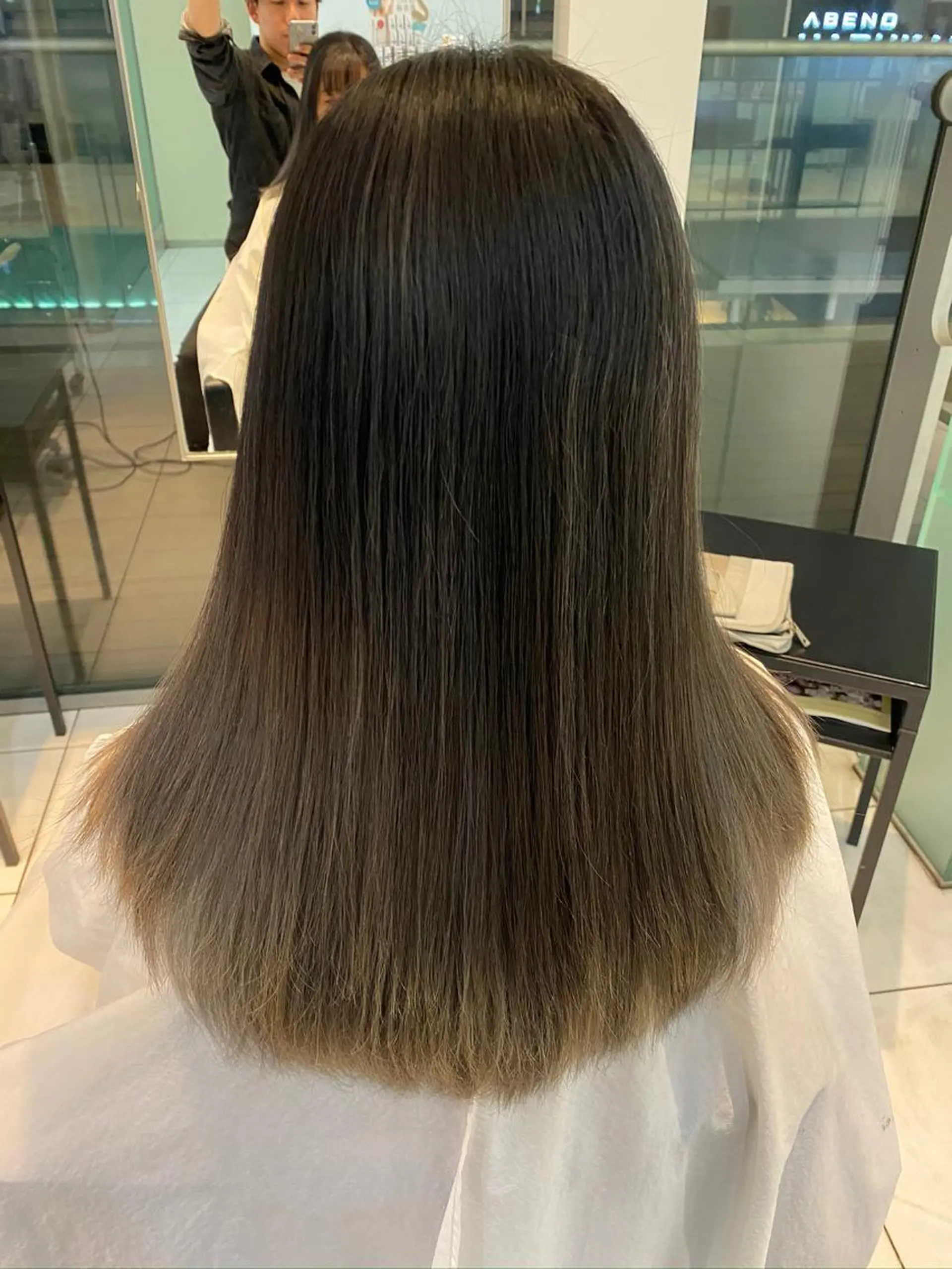 ロング カラー バレイヤージュ ベージュカラー レイヤーカット tetote天王寺店所属・SHOTA 大人ショートのヘアスタイル