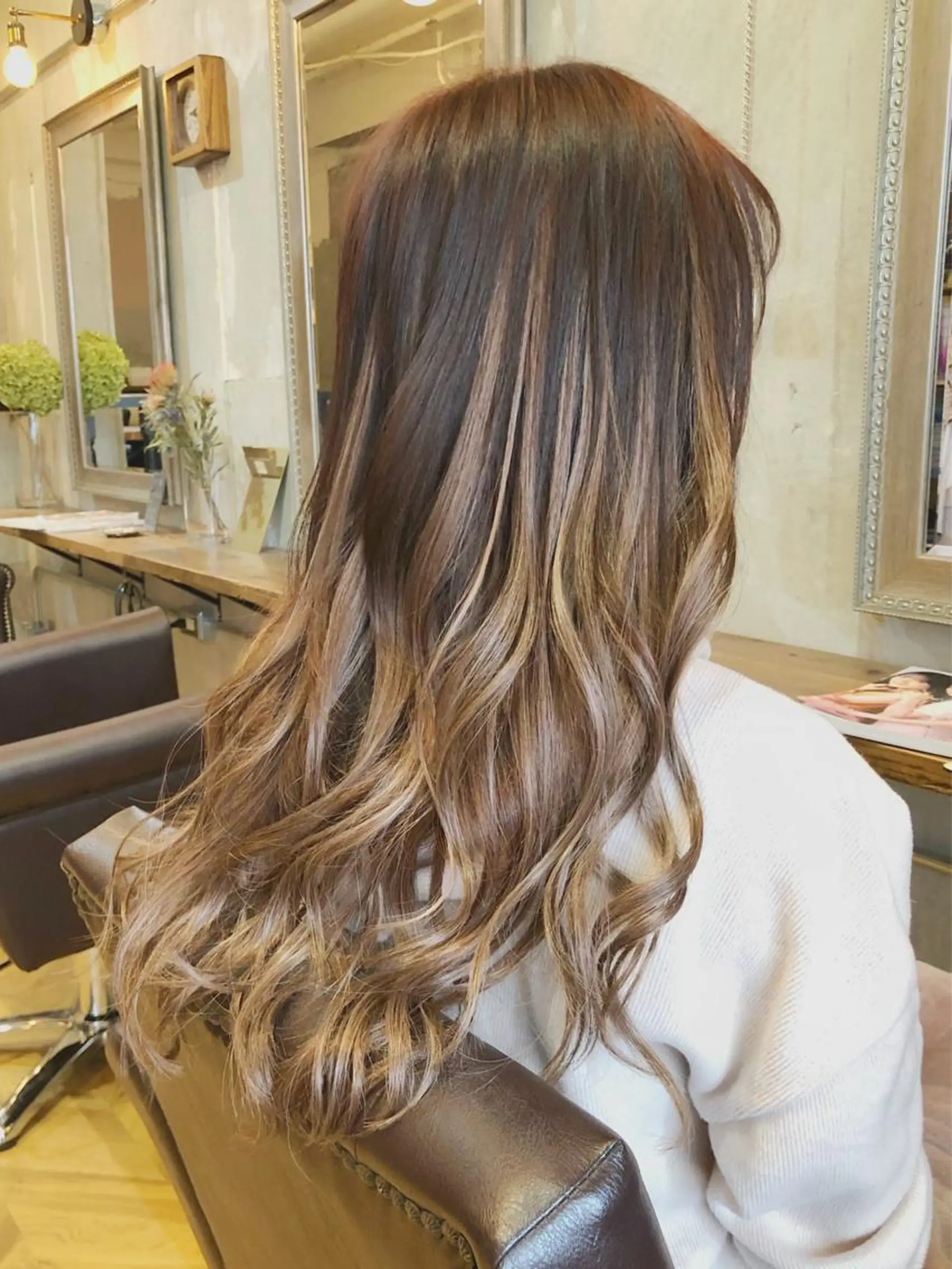 ロング カラー シールエクステ ミストバング ベージュカラー ブリーチ ブラウンカラー エクステ指名No.1 【店長】橘田のヘアスタイル