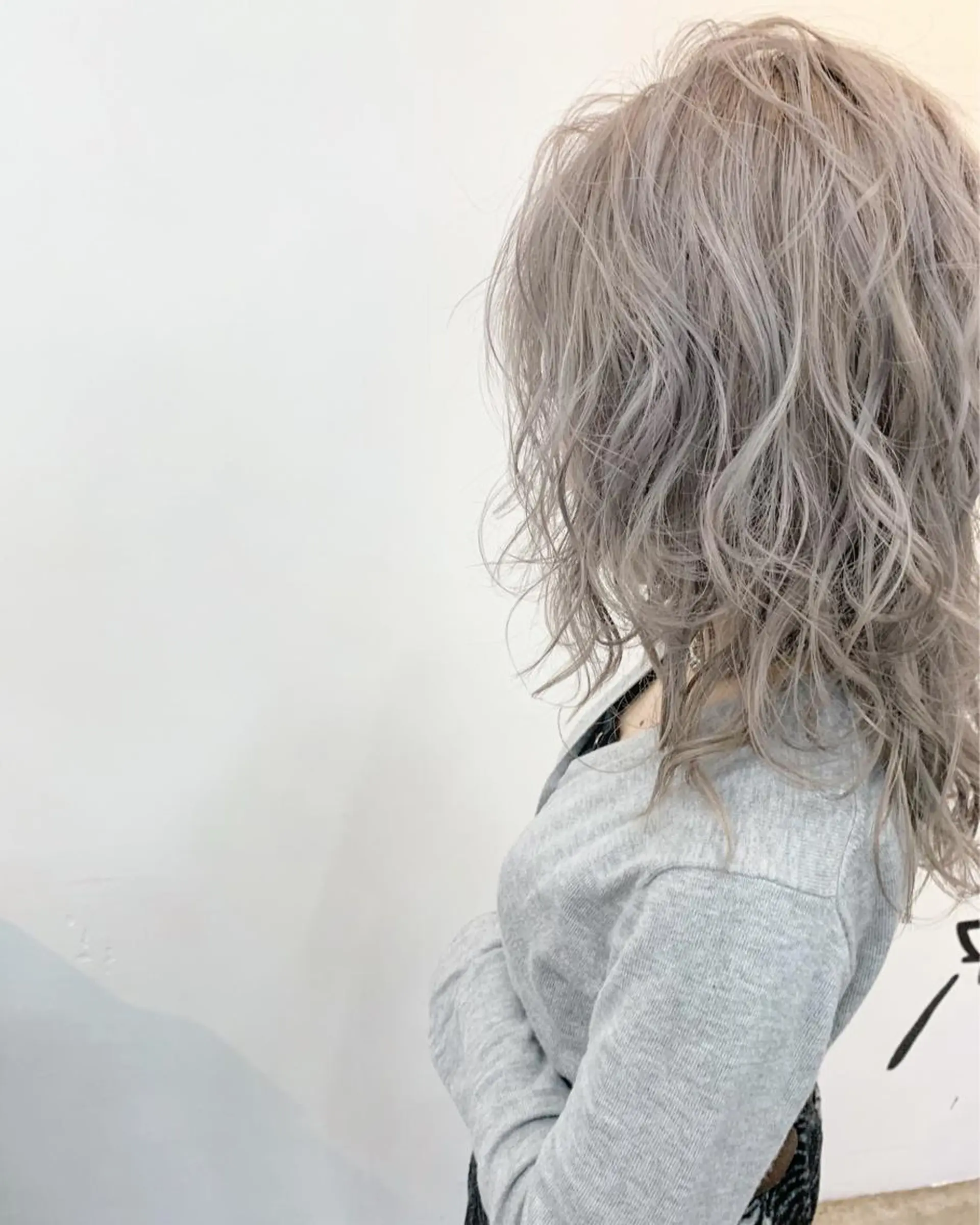 セミロング カラー ヘアアレンジ ブリーチ グレージュ パープルカラー 垢抜け案内人 鈴木聖矢✂️のヘアスタイル