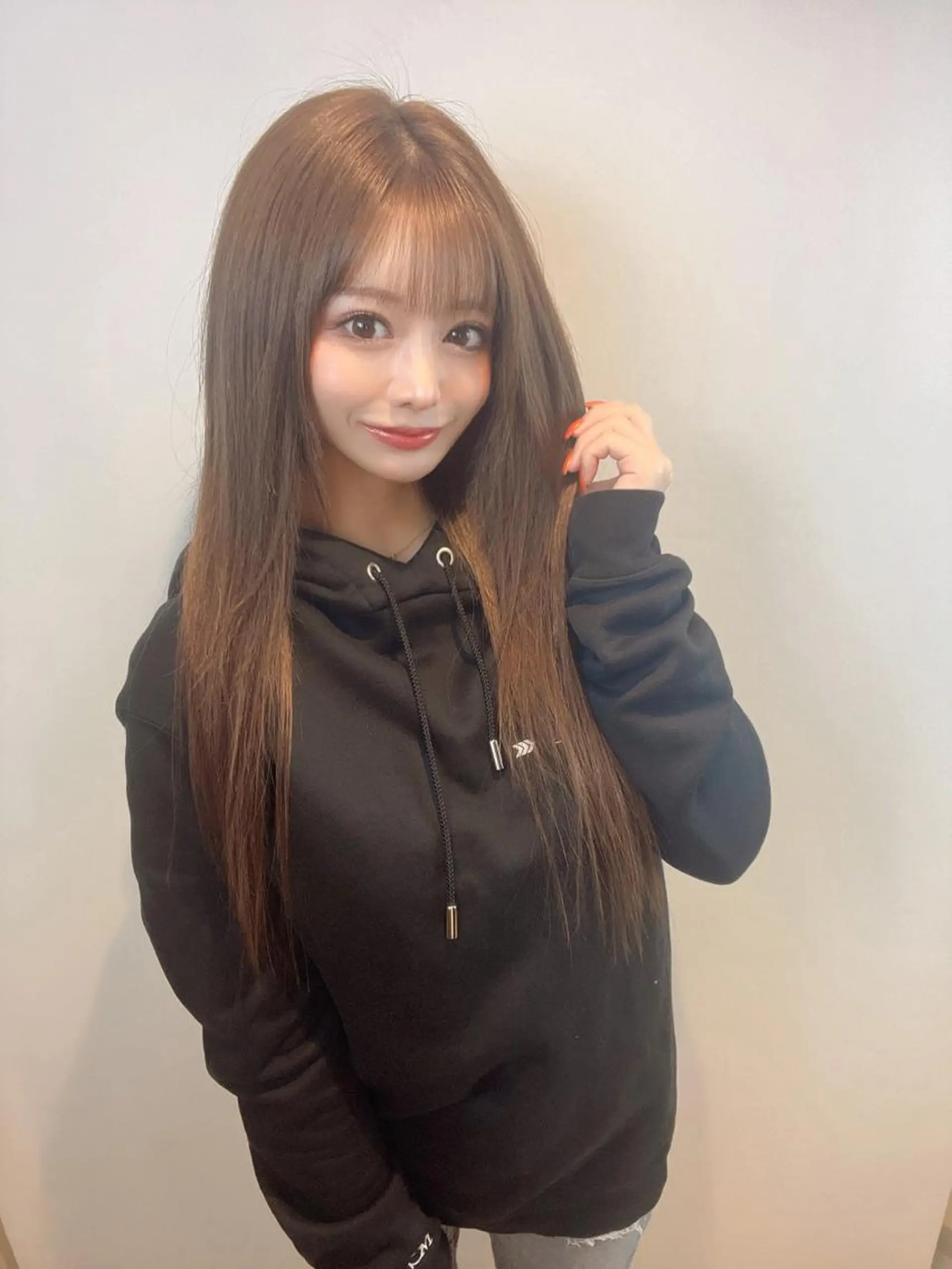 ロング アールバイニーナ所属・R by NINA アールバイニーナのヘアスタイル