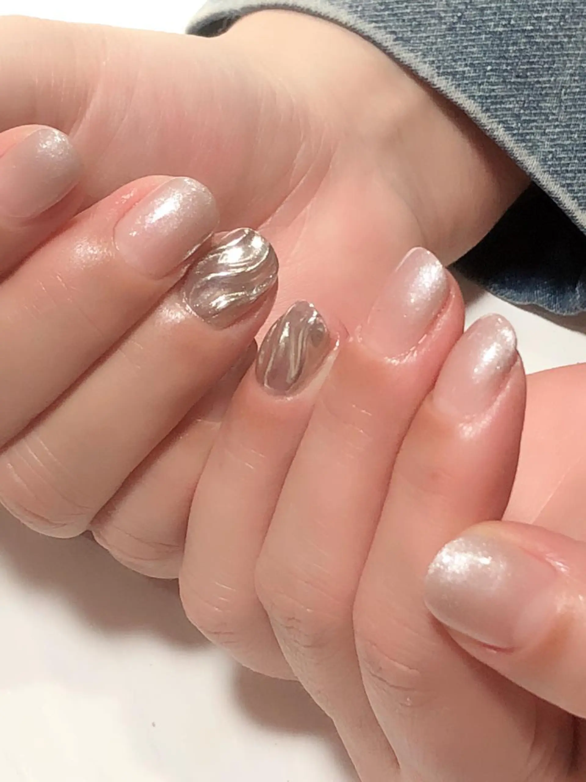 ネイル グラデーション ミラーネイル ハンドネイル atelier la vita所属・lavita. mimuraのネイルデザイン