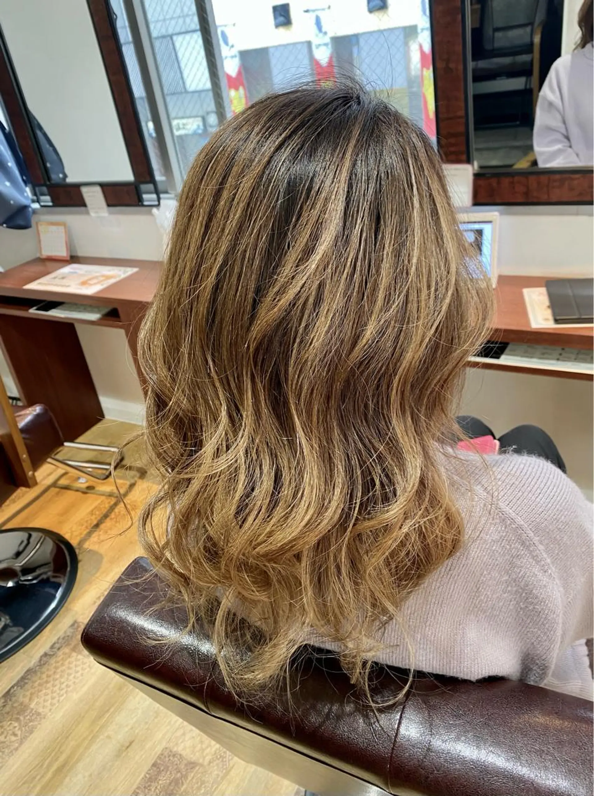 ロング カラー バレイヤージュ ハイライトカラー 外国人風カラー ハイライト レイヤーカット ヘアカラー トリートメント Kazu .Kのヘアスタイル