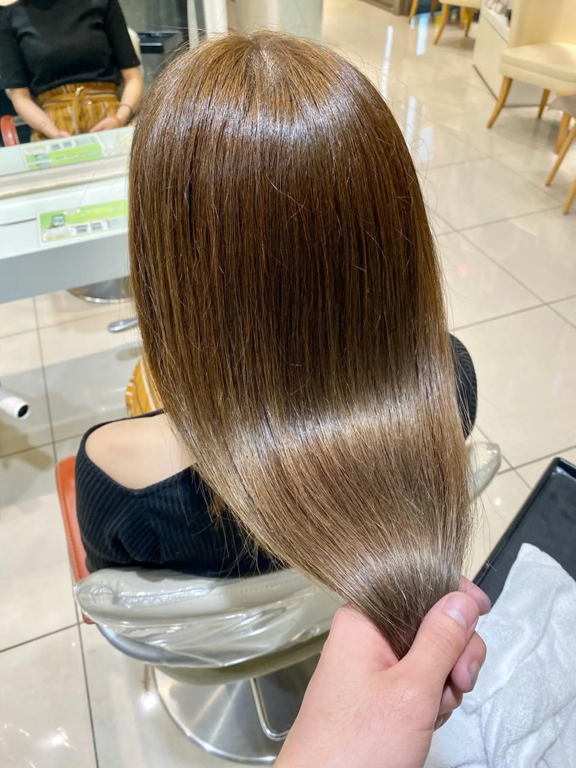 セミロング ブリーチカラー特化 碇　英朗のヘアスタイル