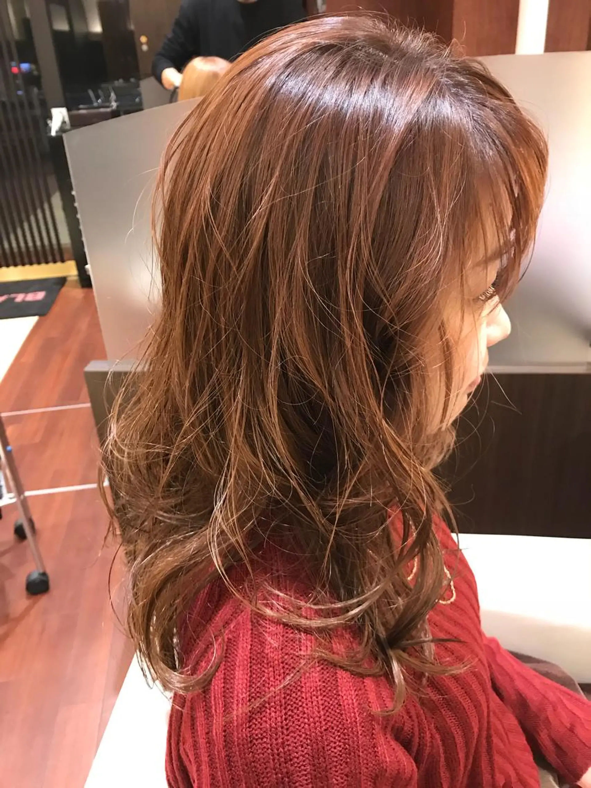 ロング カラー ベージュカラー デザインカラー ハイトーンカラー イルミナカラー 似合わせカット BIANCO北堀江 AKANEのヘアスタイル