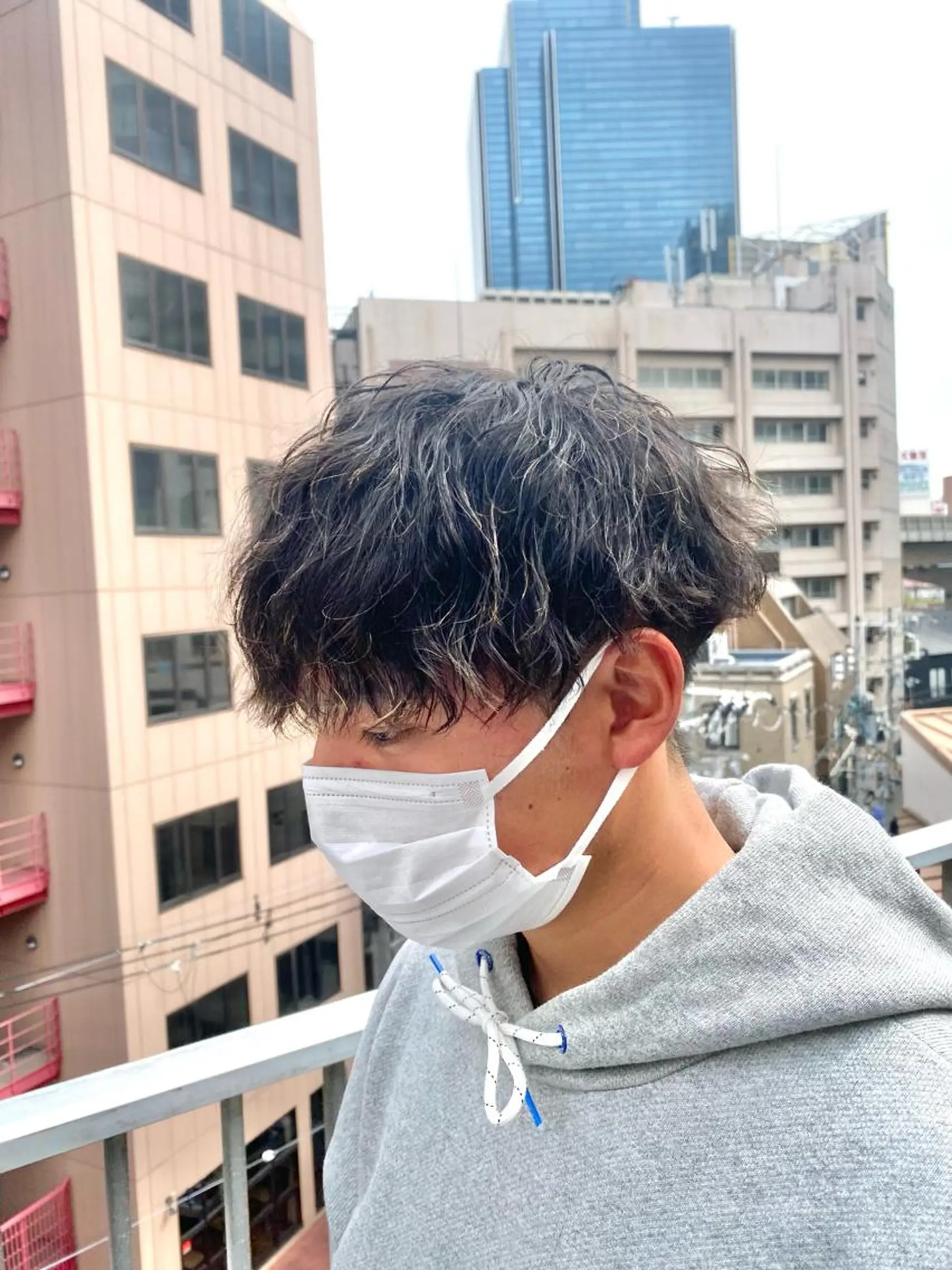 パーマ メンズ アップバング マッシュ メンズパーマ メンズツイストパーマ ツイストスパイラルパーマ 心斎橋本町メンズ 美容師ユースケのヘアスタイル