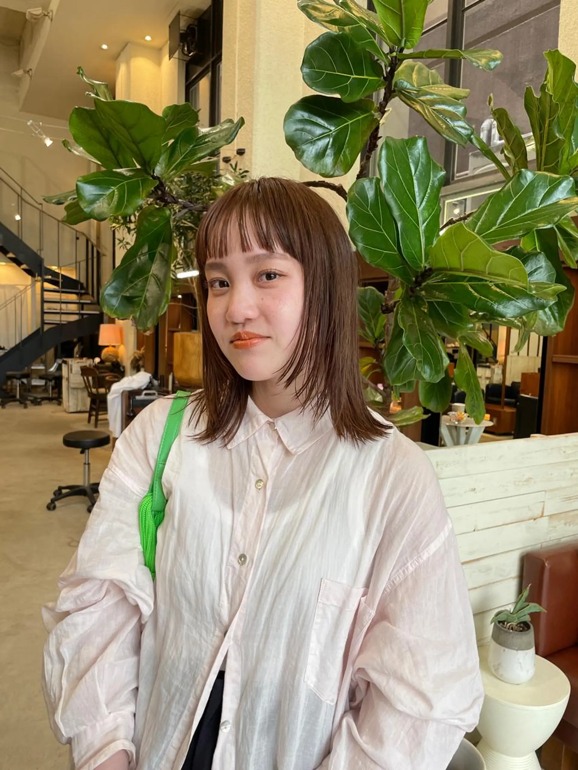 ミディアム 顔まわりレイヤー 顔周りカット レイヤーカット AFFECTiONERY所属・miyabu momokaのマツエク・マツパデザイン