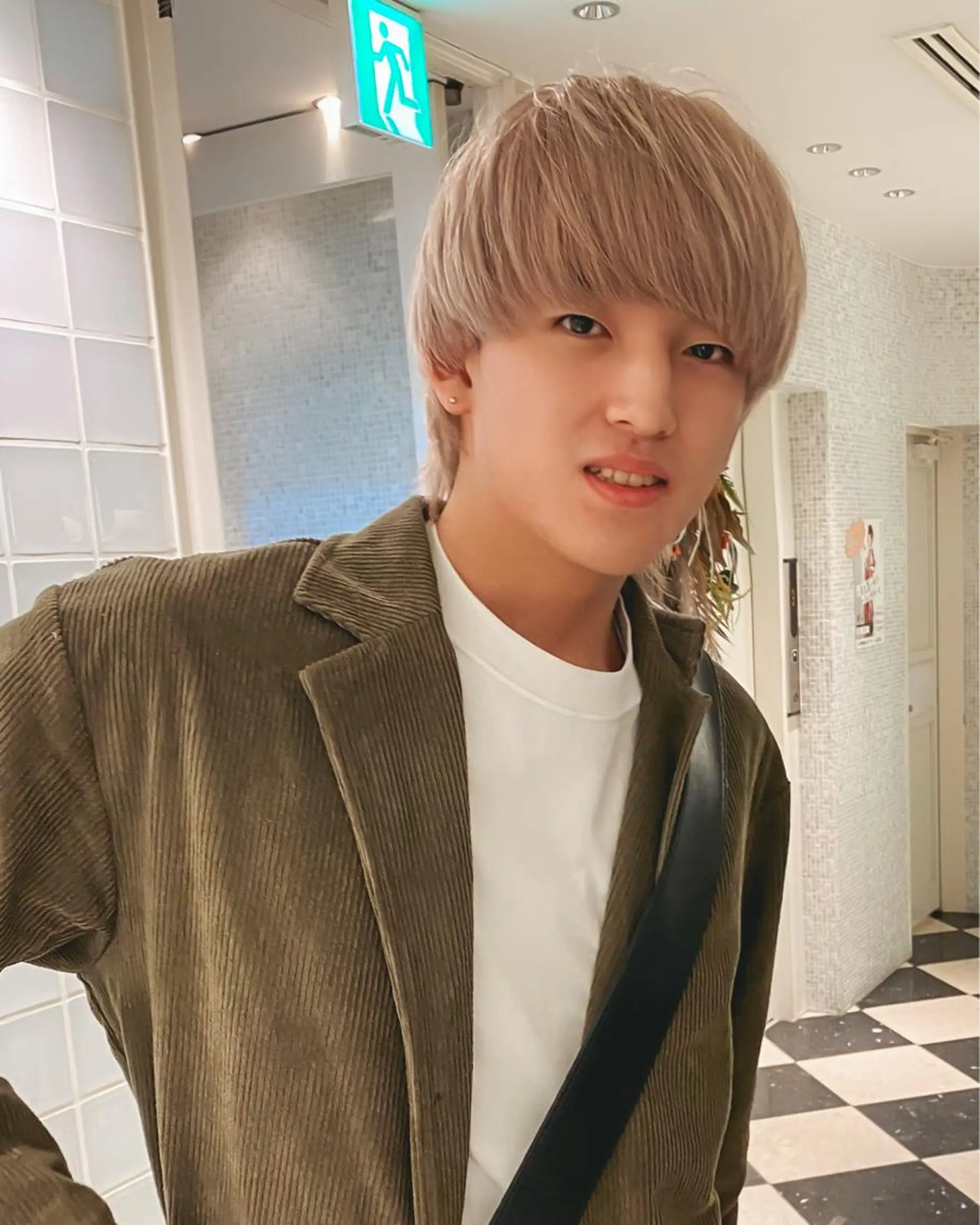 ショート カラー メンズ メンズブリーチ メンズハイトーン ベージュカラー ブリーチ ハイトーンカラー カット ヘアカラー 栄/矢場町 三井太朗のヘアスタイル