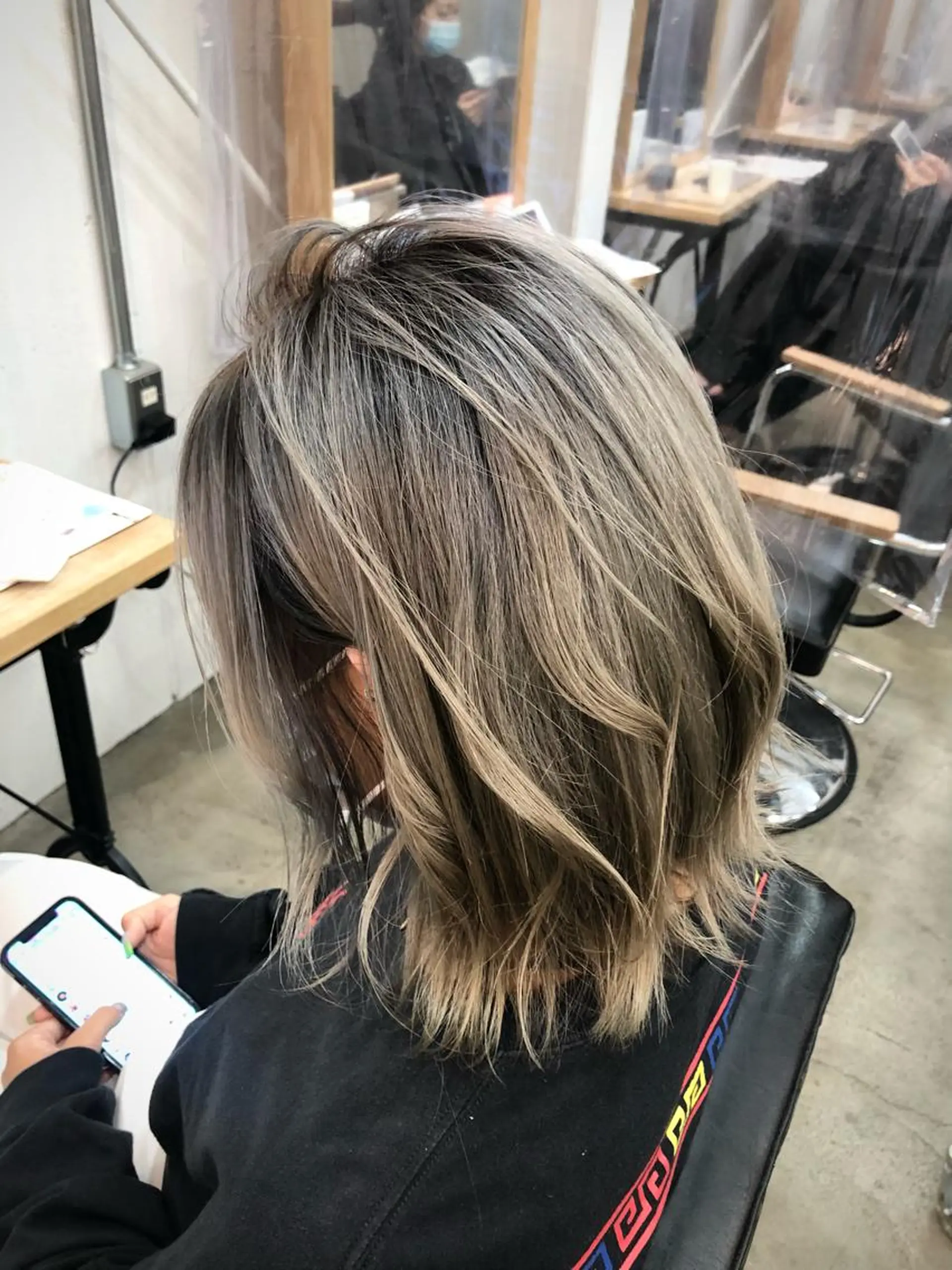 ミディアム カラー ヘアアレンジ グレージュ CARAT堺東 Aujua認定サロンのヘアスタイル