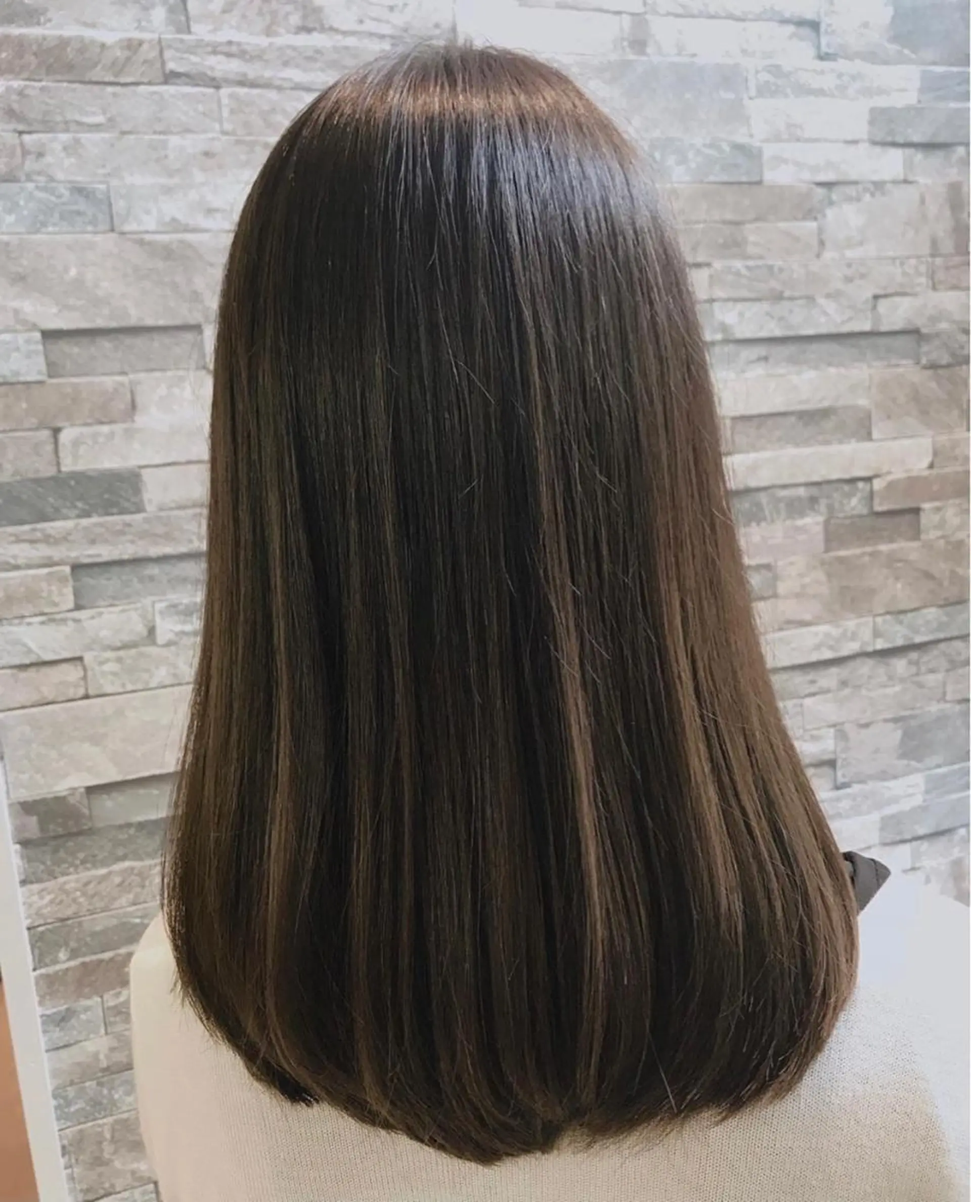 セミロング カラー 蟹江 聡太✨レイヤーカットのヘアスタイル